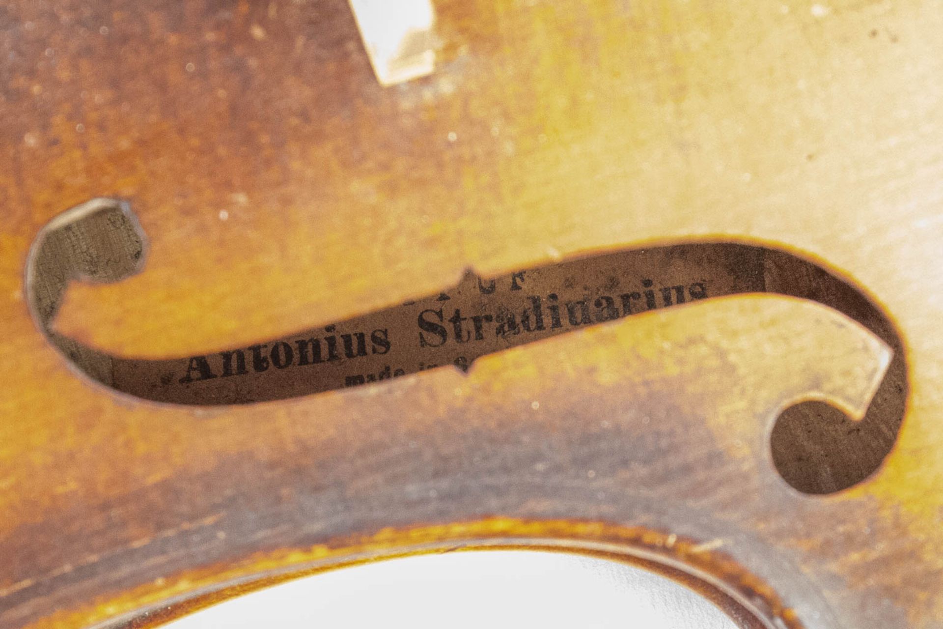 A collection of 3 musical instruments: 2 mandolines and a violin, after a model made by Stradivarius - Image 41 of 56