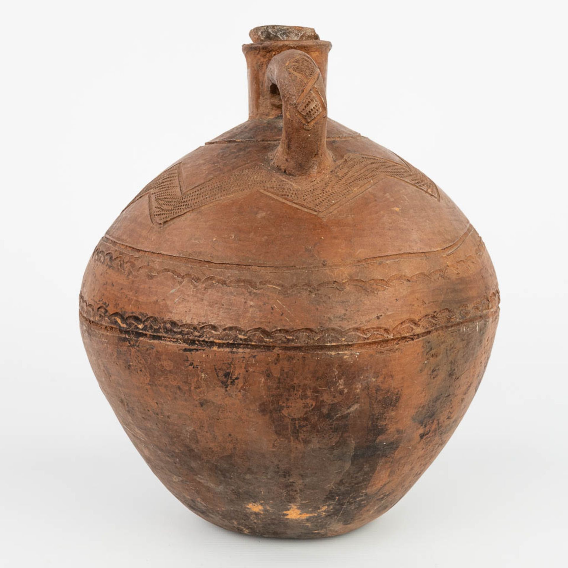 An antique jug with the original stopper made of terracotta finished with sgraffito decor. (H:32cm) - Image 7 of 12