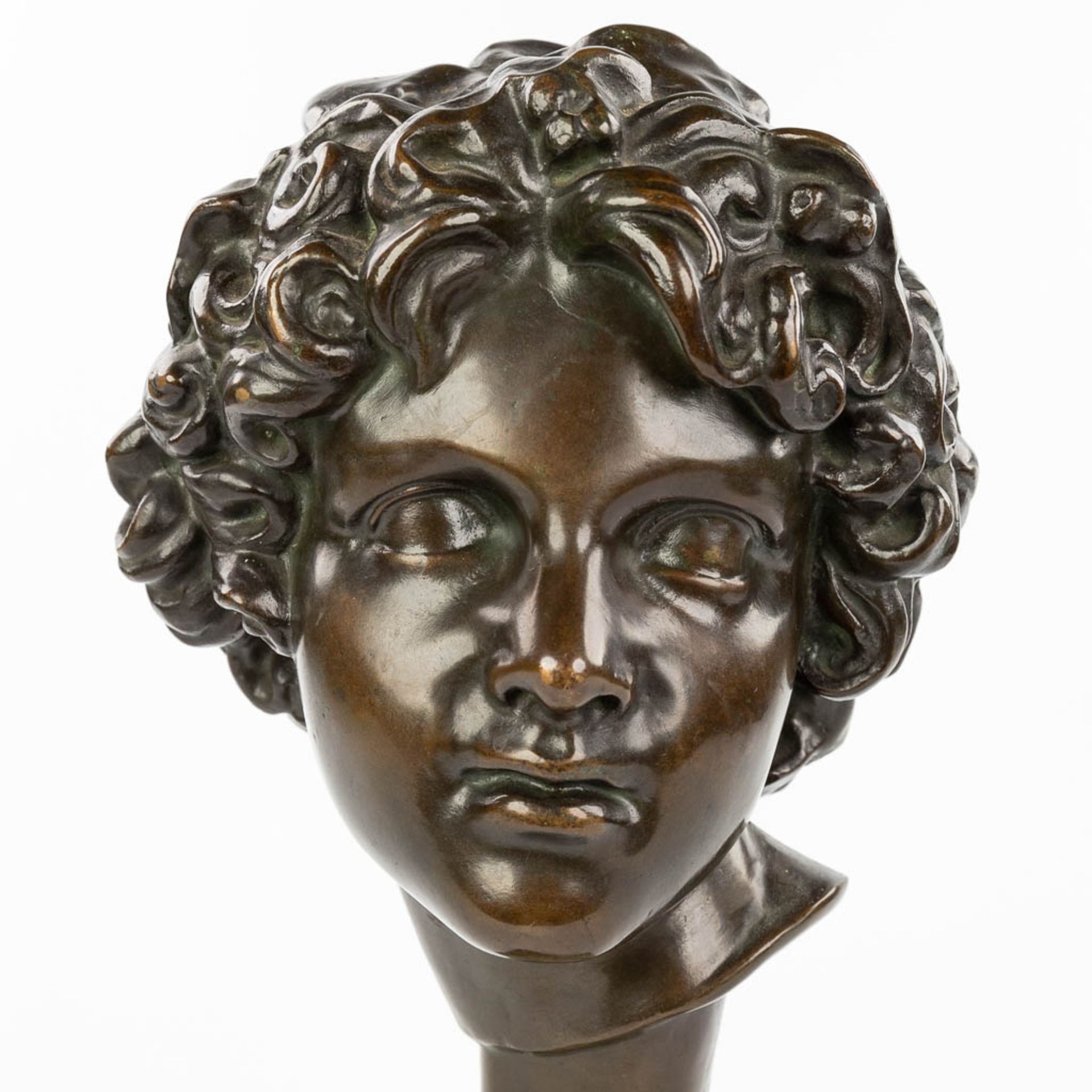 A bronze head of a young man, mounted on a marble base. Marked Peterman, Brussels. (H:40cm) - Image 8 of 11