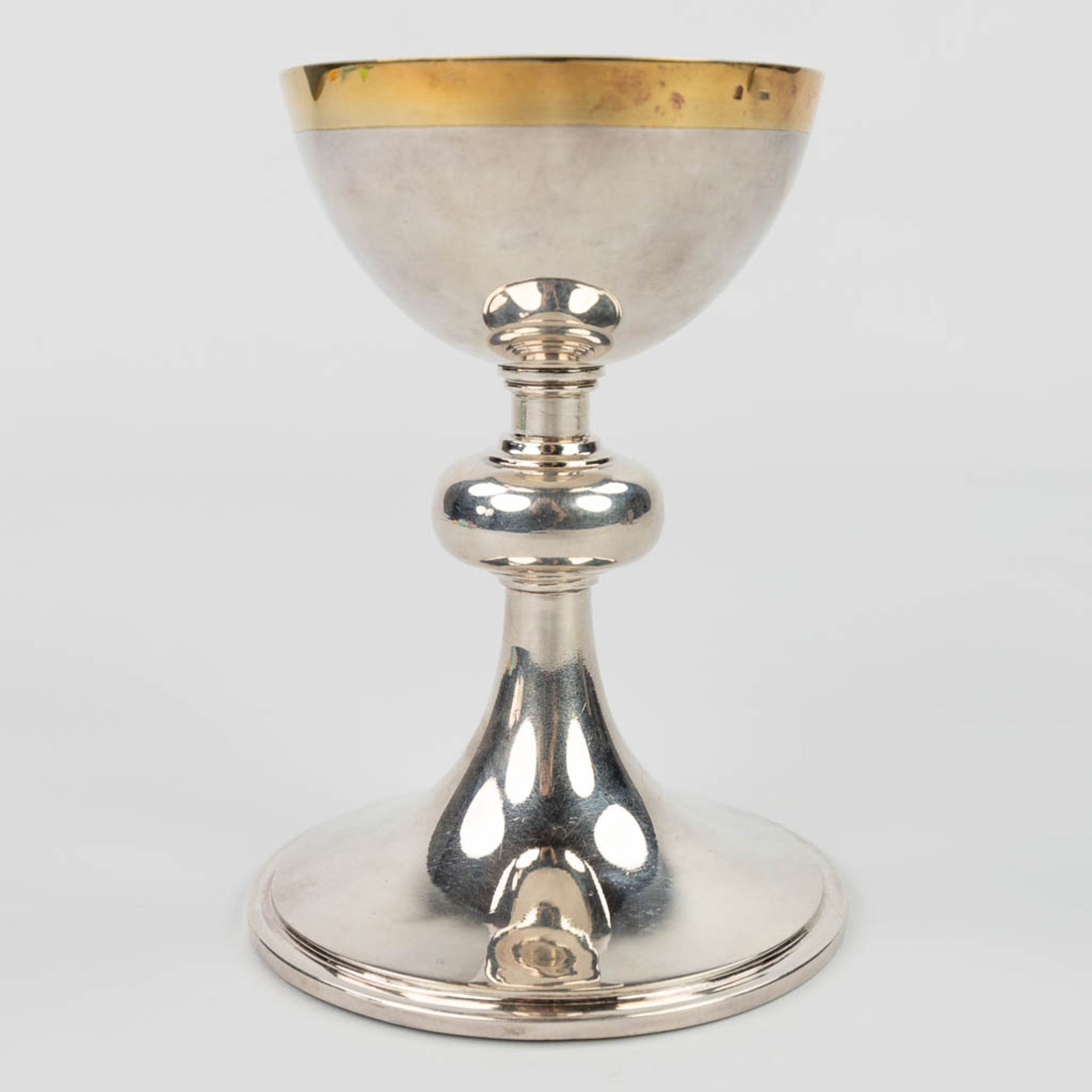 A chalice made of silver and marked Billaux Grossé, Brussels and 5 pieces of silver-plated Holy Mass - Image 3 of 13