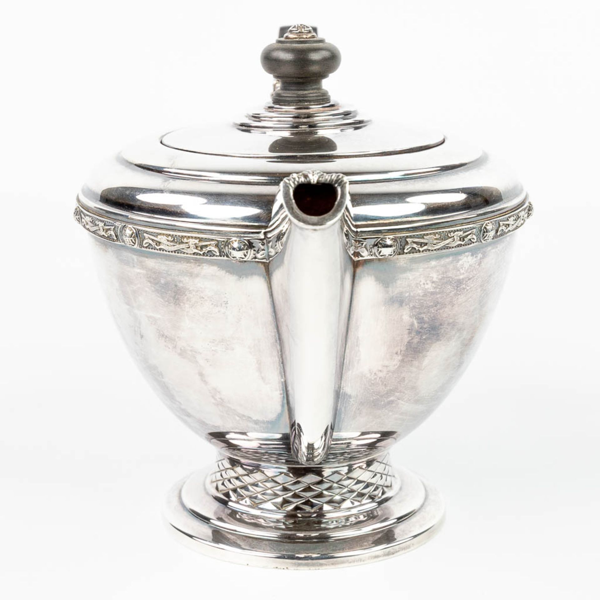 A fine silver teapot with ebony handles and made in Ireland, 1977. (H:16,5cm) - Image 16 of 18