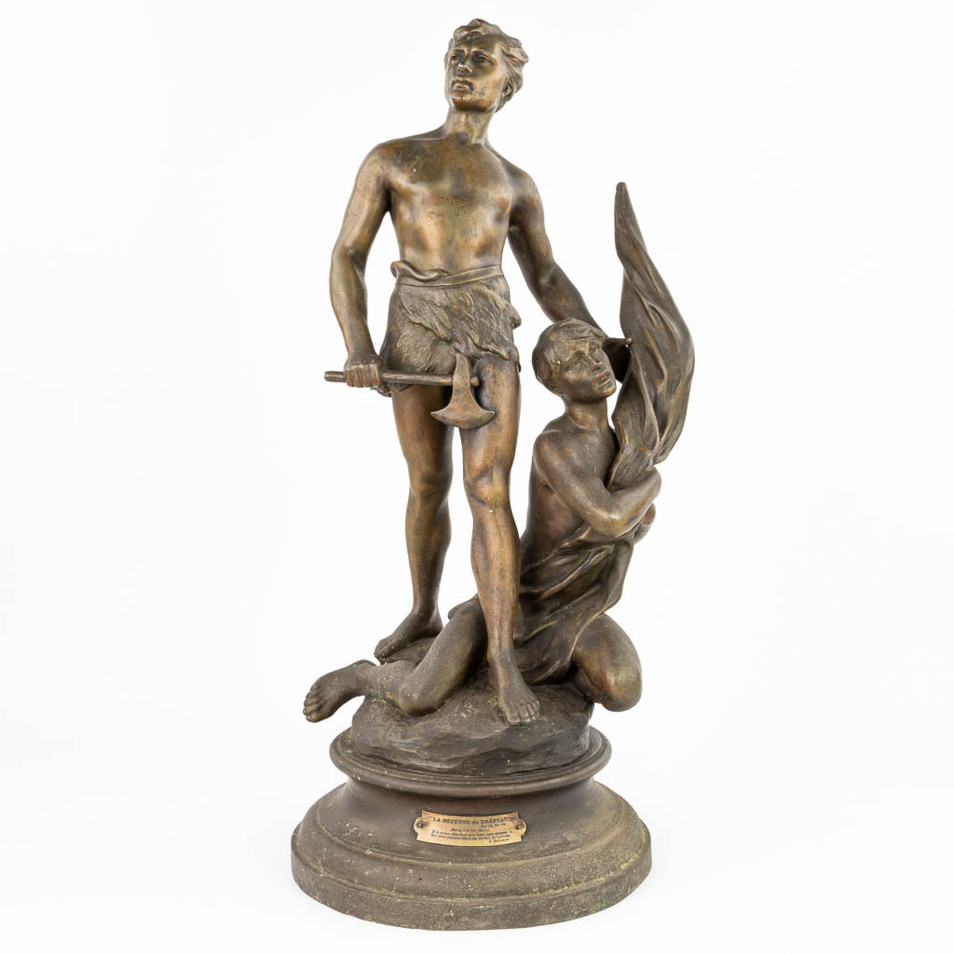 Charles PERRON (1880-1969) 'La DŽfense duÊdrapeau' a large statue made of spelter. (H:76cm)