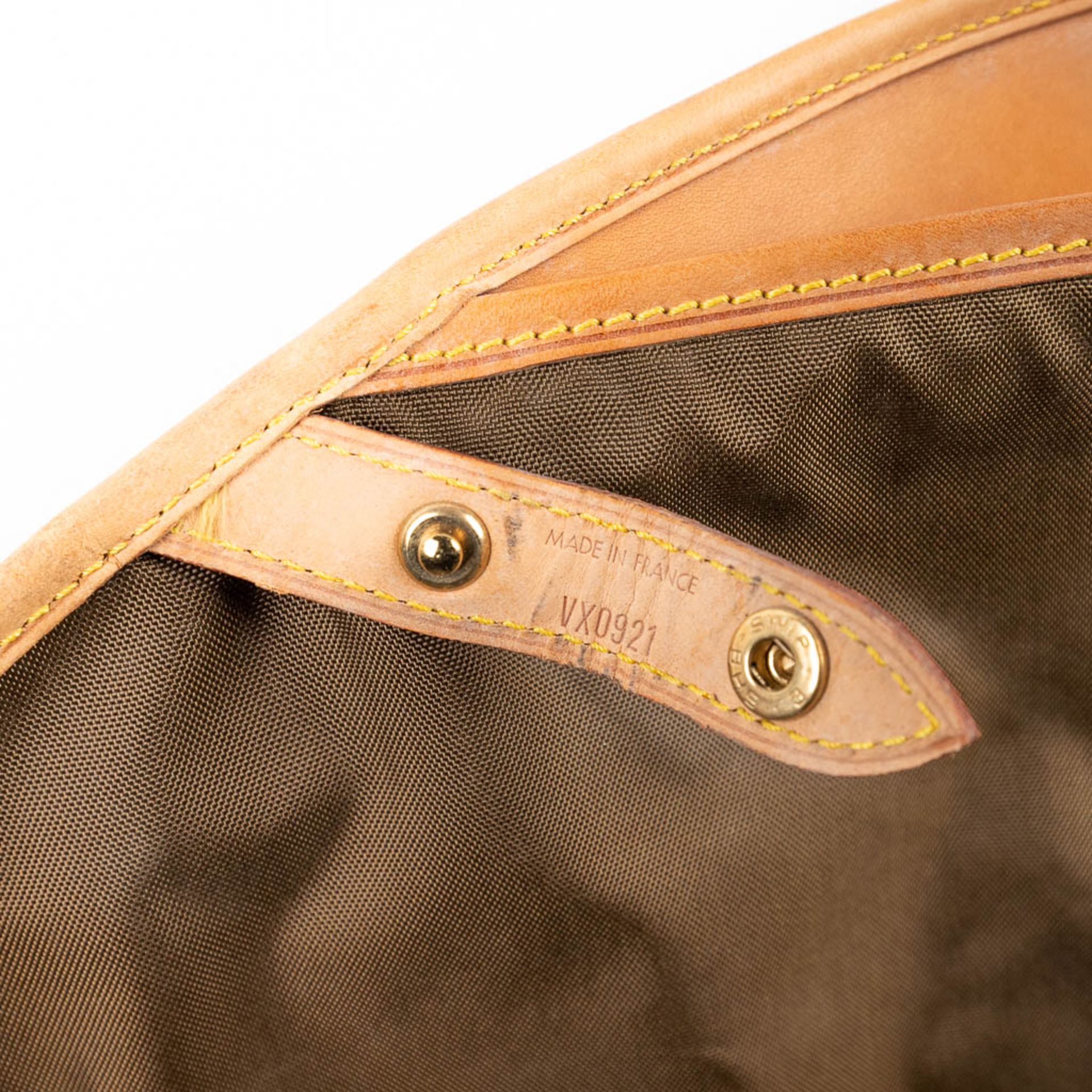 A garment suit traveller's bag made of leather by Louis Vuitton. (H:70cm) - Image 10 of 13