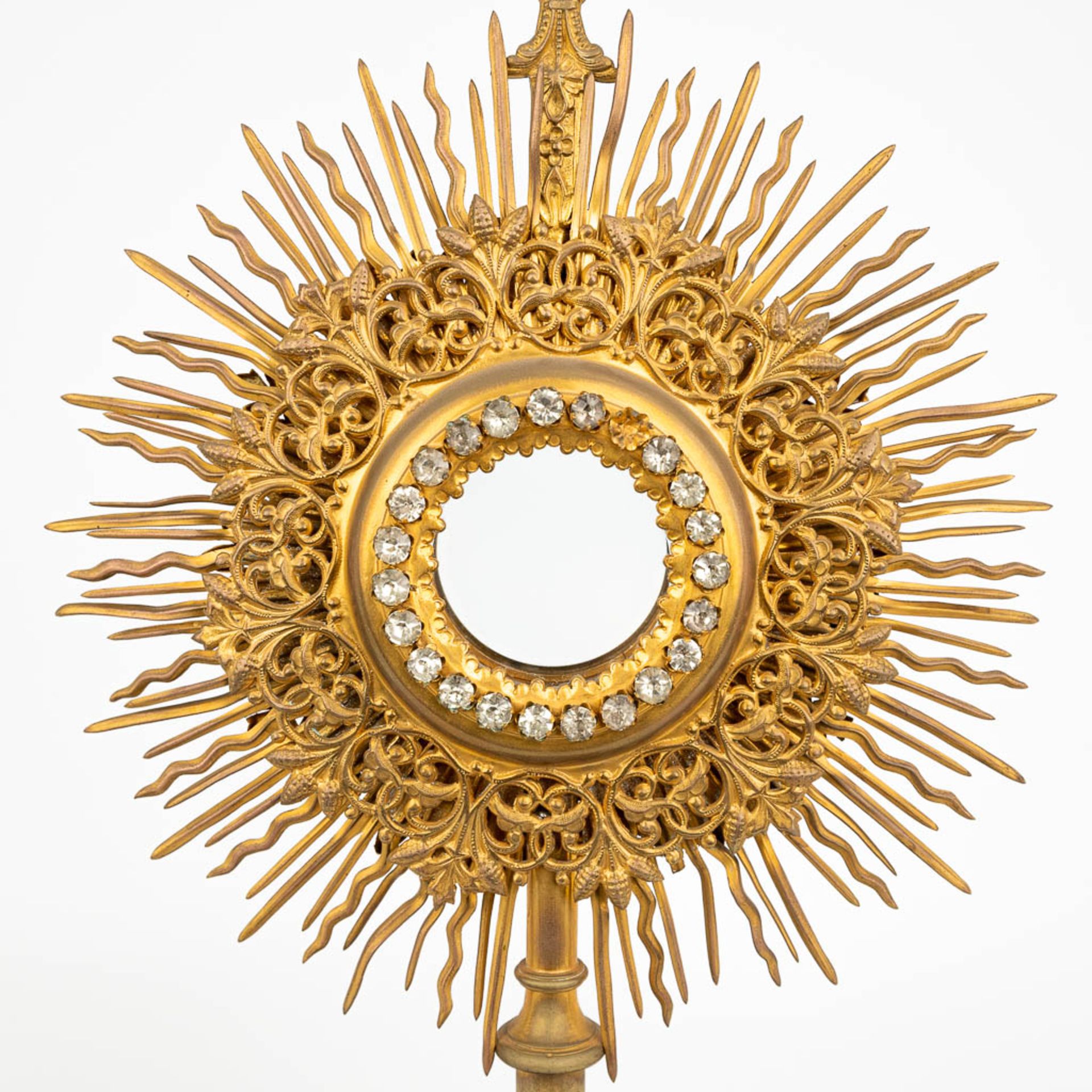 A traditional solar monstrance made of brass with cut glass decoration. (H:50cm) - Bild 14 aus 14