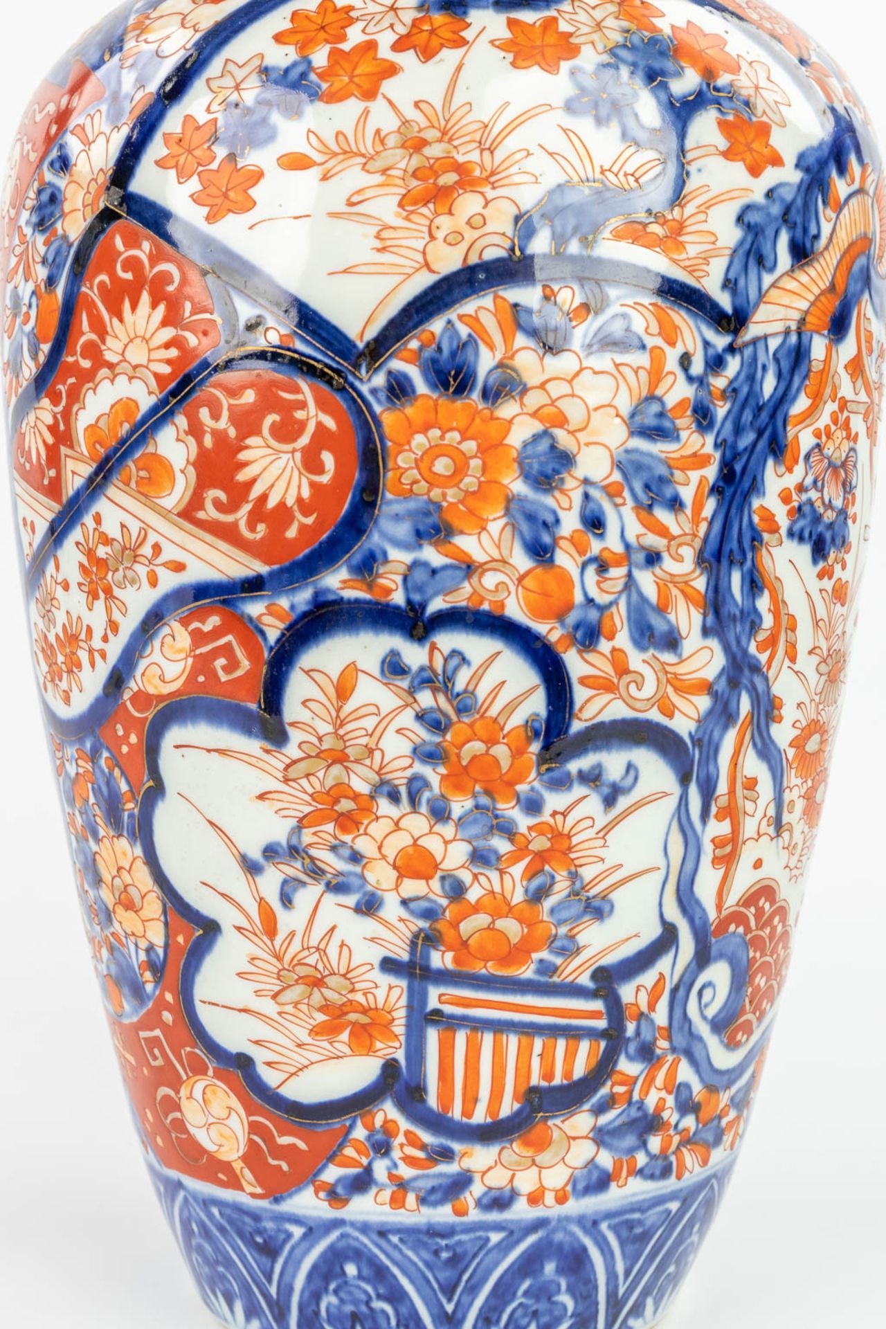 A Chinese and Japanese vase, Nanking and Imari. (H:44cm) - Bild 14 aus 14