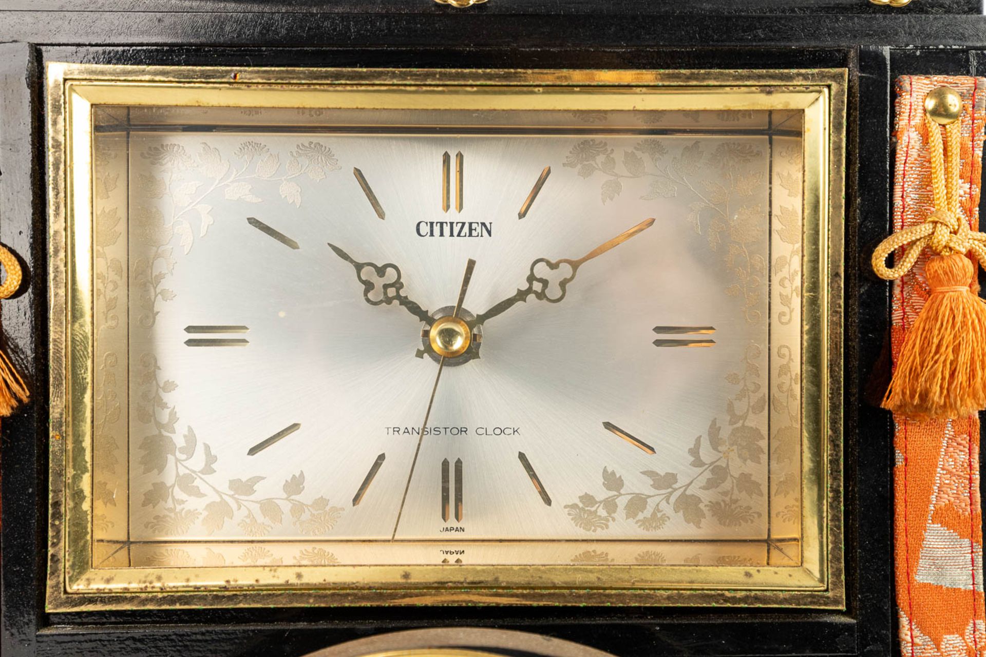 A collection of 2 clocks in Oriental style made by Citizen. (H:32cm) - Image 14 of 16