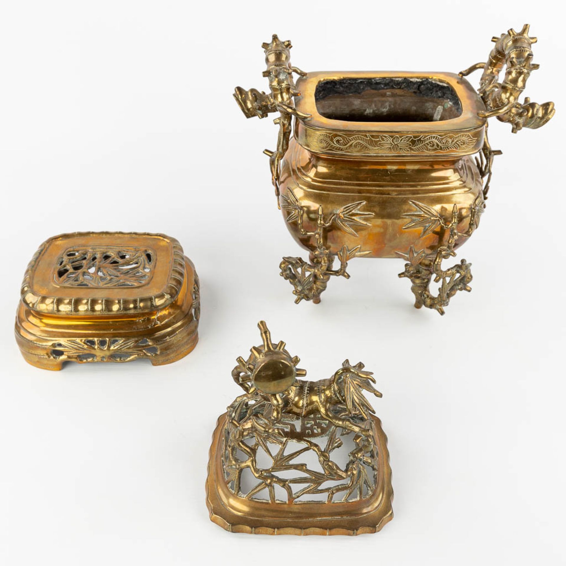 A Brûle-Parfum, incense burner made of polished bronze, of Oriental origin. (H:46cm) - Image 10 of 12