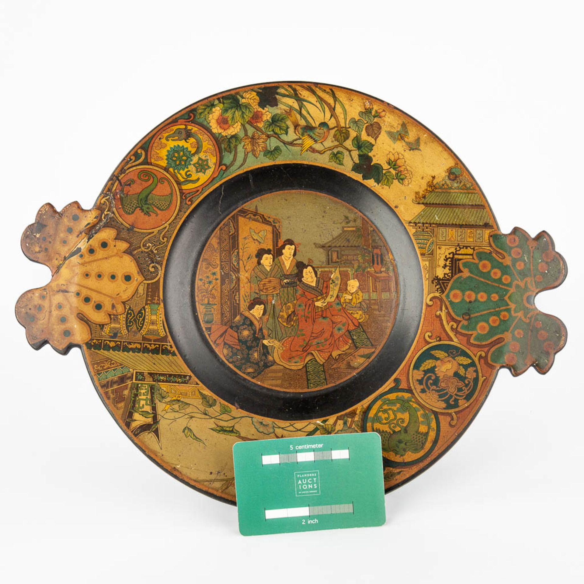 A display plate with Japanese images and made of Papier Maché. (H:26,5cm) - Bild 7 aus 12