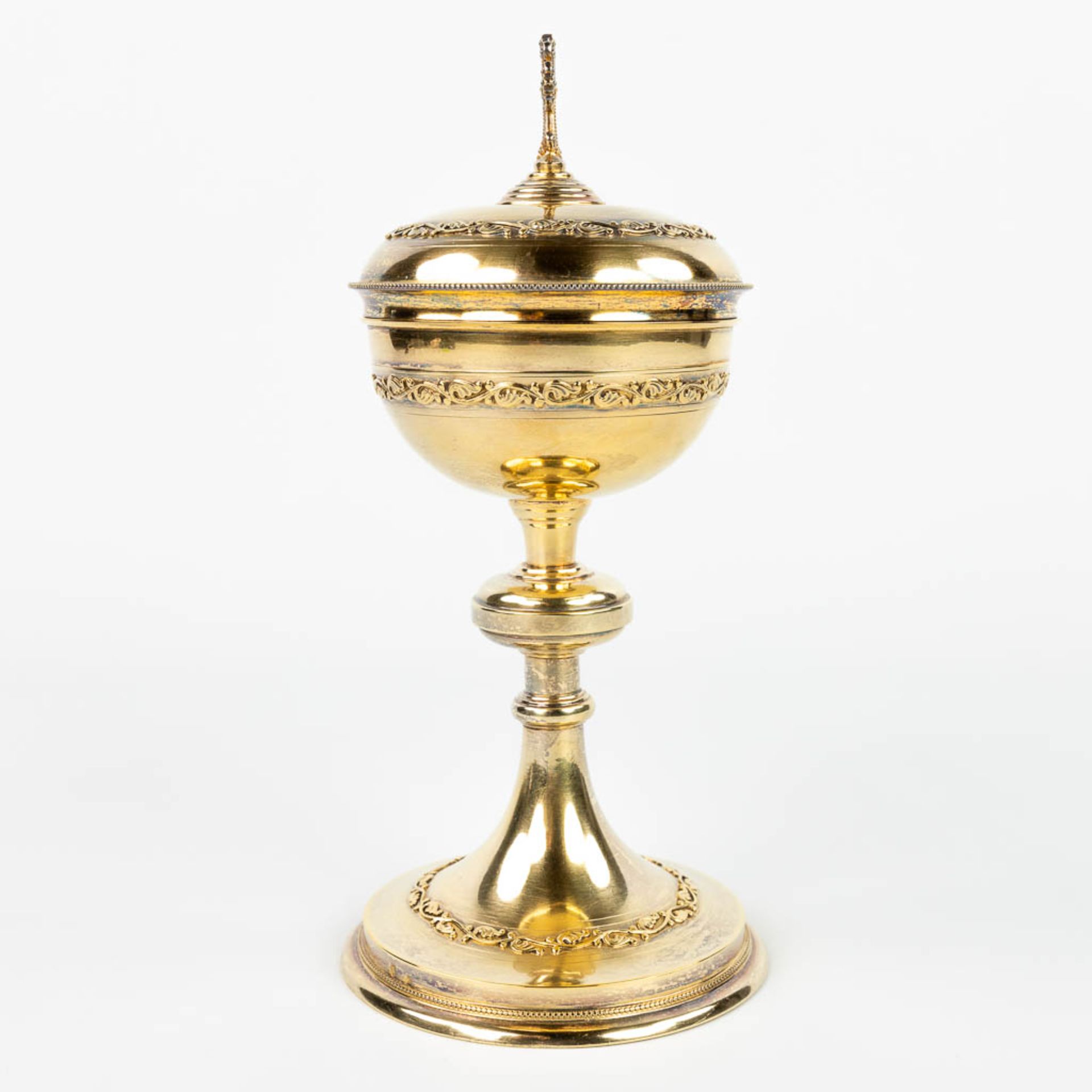 A ciboria made of gold-plated silver and marked VF800. (H:26,5cm) - Image 5 of 12