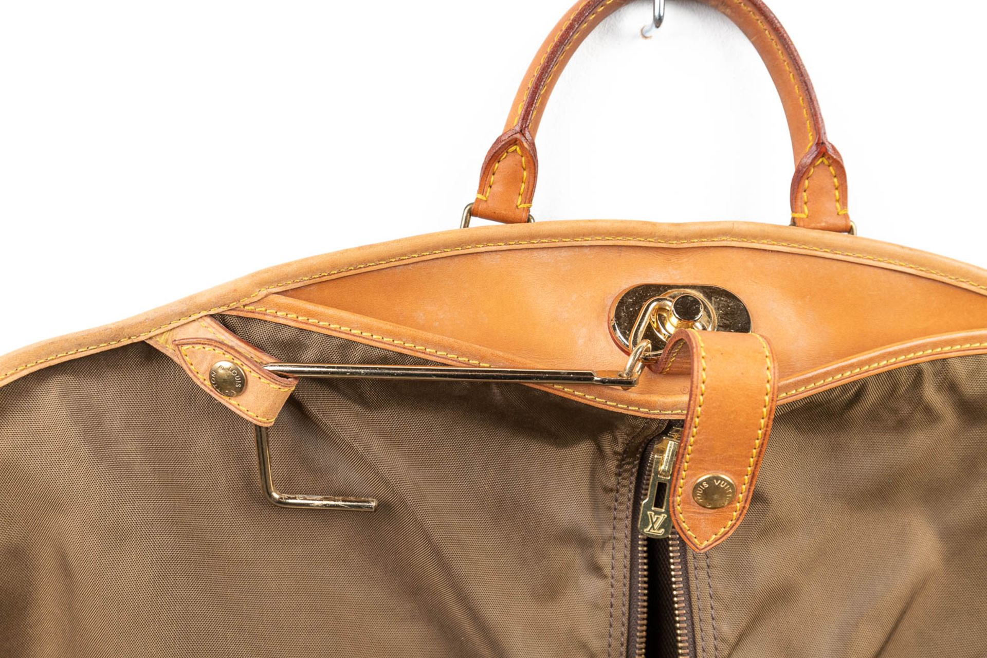 A garment suit traveller's bag made of leather by Louis Vuitton. (H:70cm) - Image 9 of 13