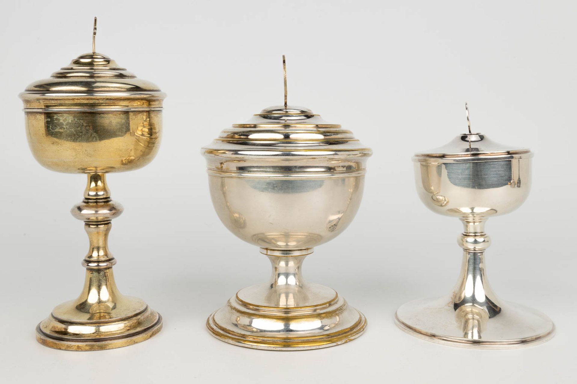 A collection of 5 silver-plated ciboria. (H:18cm) - Image 8 of 20