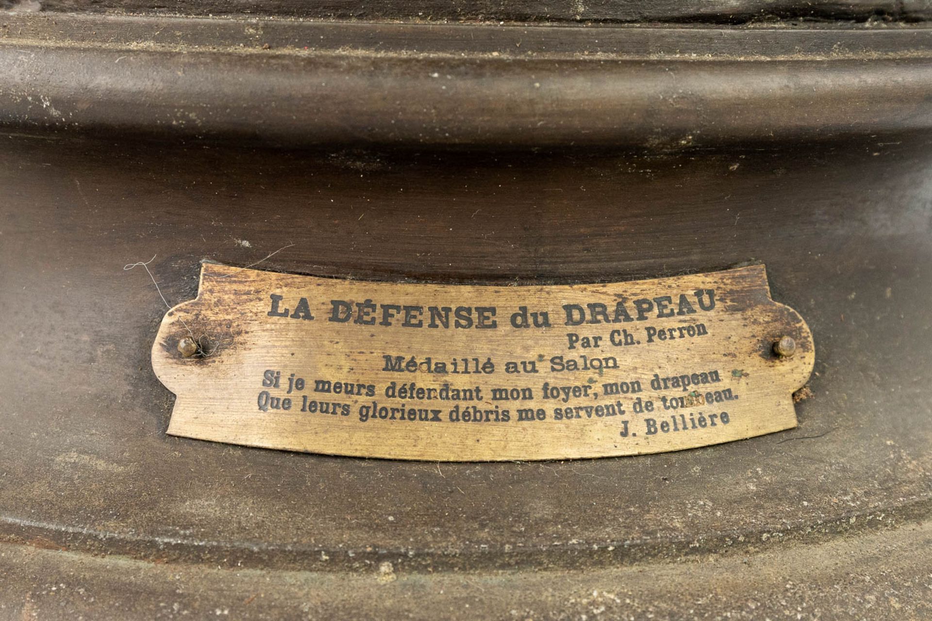 Charles PERRON (1880-1969) 'La DŽfense duÊdrapeau' a large statue made of spelter. (H:76cm) - Image 9 of 11