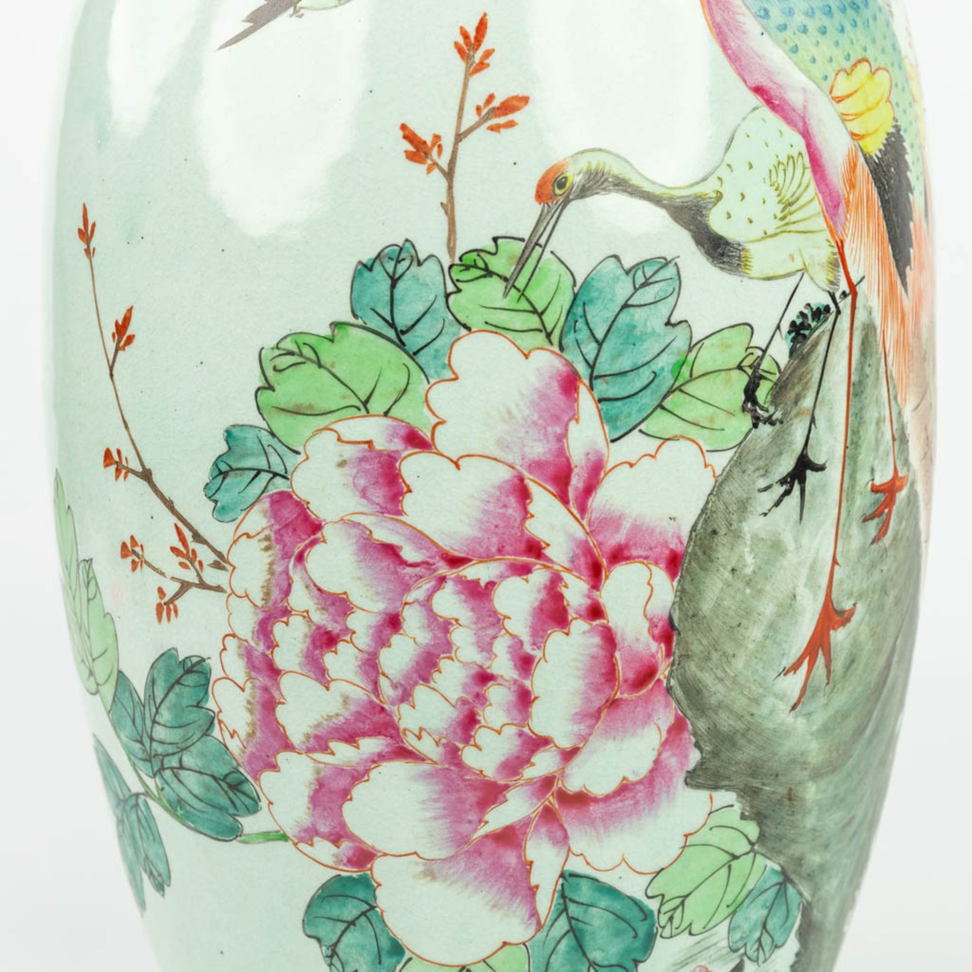 A Chinese vase made of porcelain and decorated with birds. (H:57cm) - Image 15 of 16