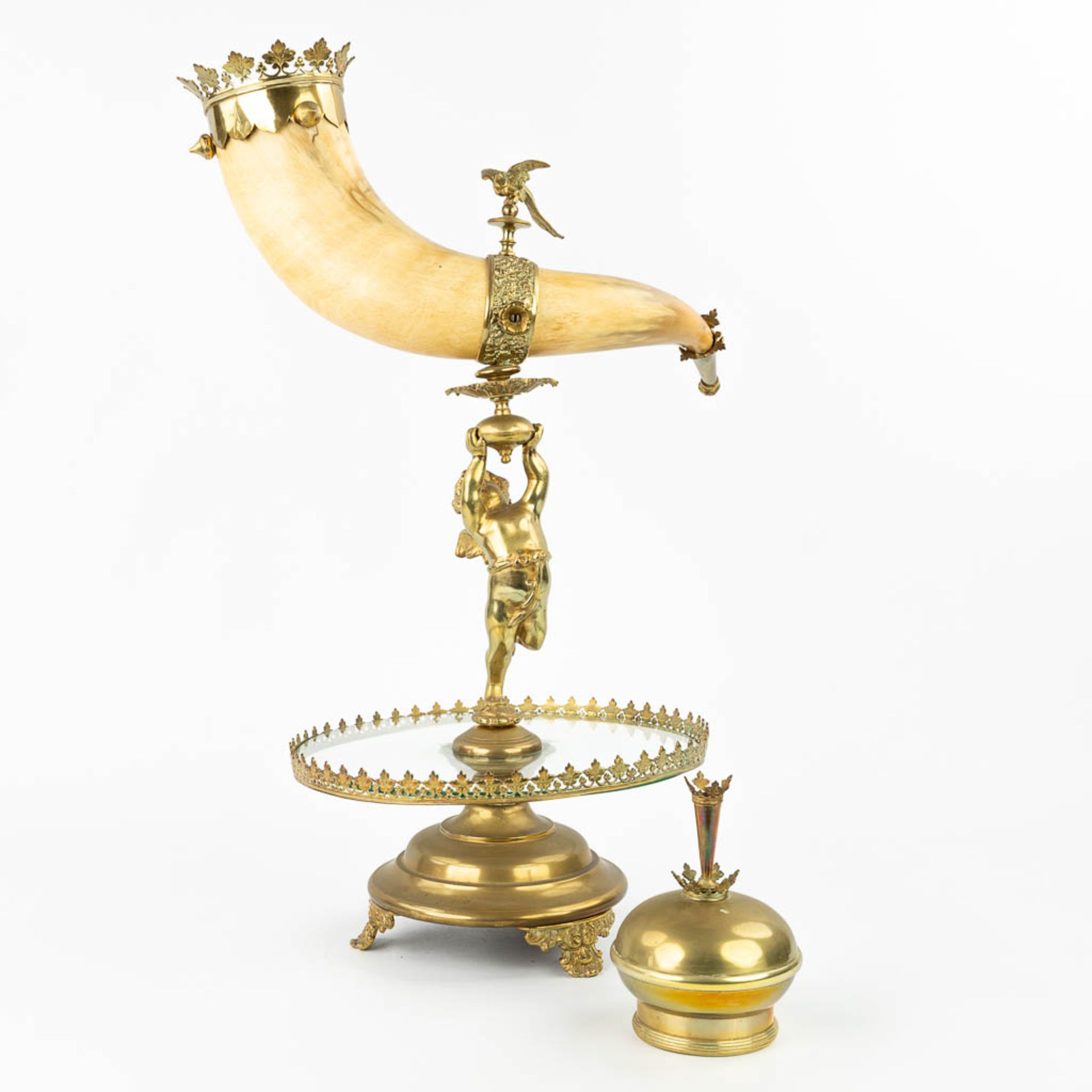 An antique Cornucopia 'The Horn of Plenty' finished with brass. The first half of the 20th century.  - Bild 4 aus 18