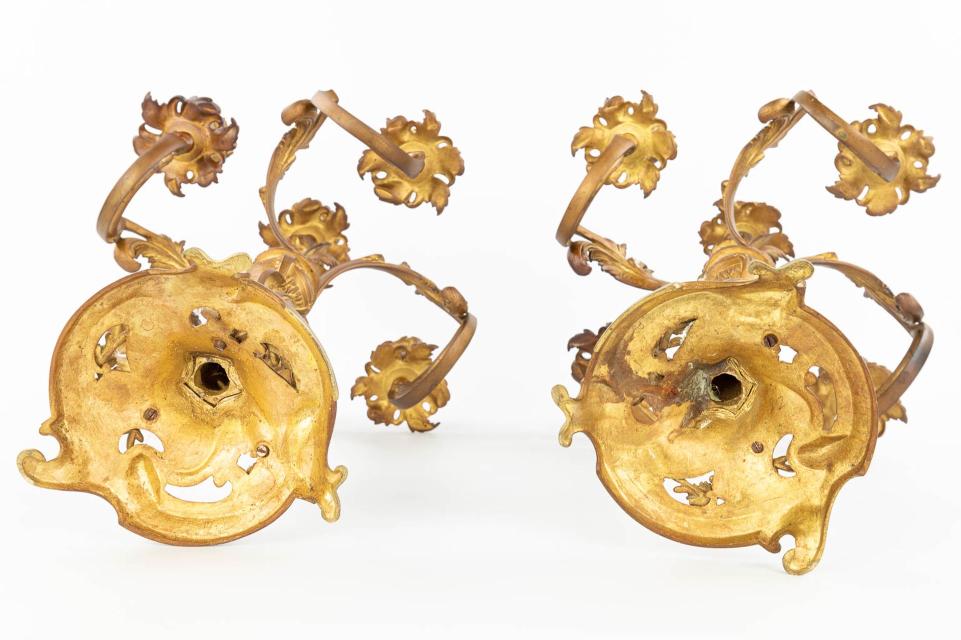 A pair of candelabra made of gilt bronze in Rococo style. (H:58cm) - Image 9 of 10