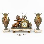 A three-piece mantle clock made of spelter and decorated with putti. (H:33cm)