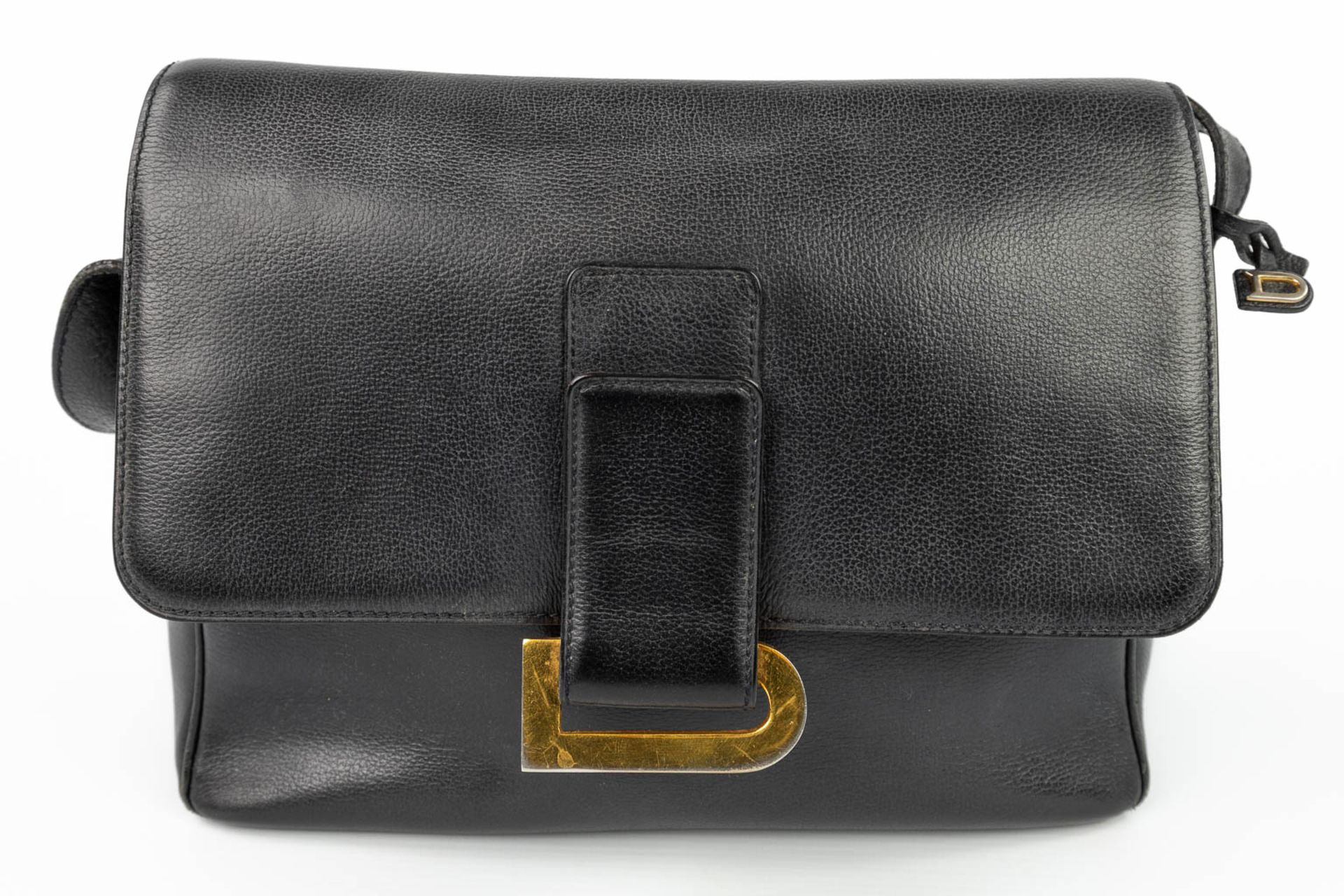 A purse made of black leather and marked Delvaux. (H:20cm) - Image 7 of 15