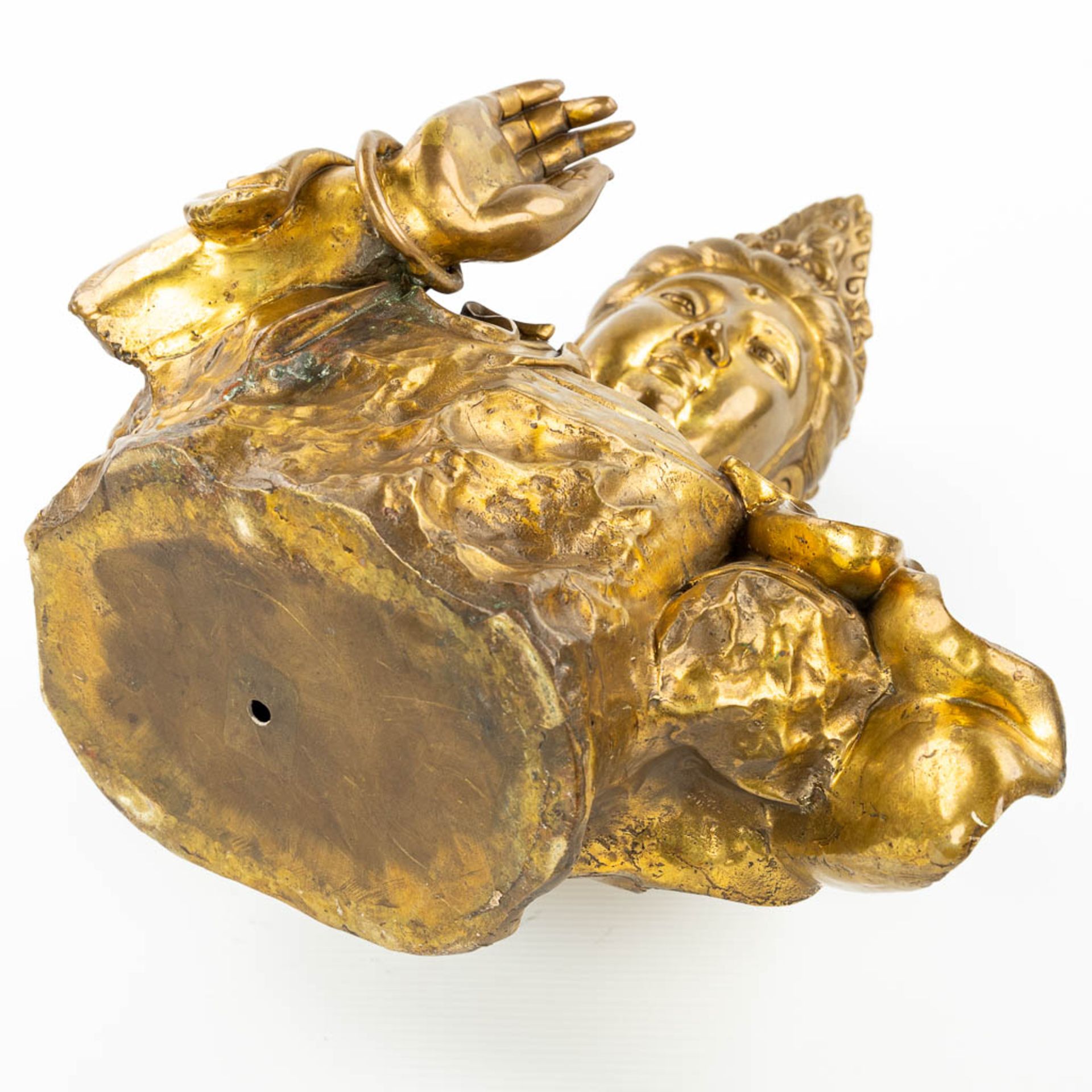 A figurine of Guanyin made of bronze. (H:43cm) - Bild 6 aus 10
