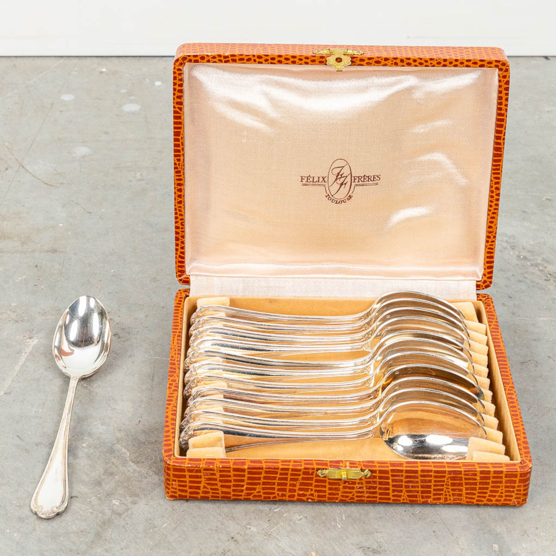 A 24-piece silver-plated cutlery in multiple boxes and marked Felix Frres. - Image 16 of 17