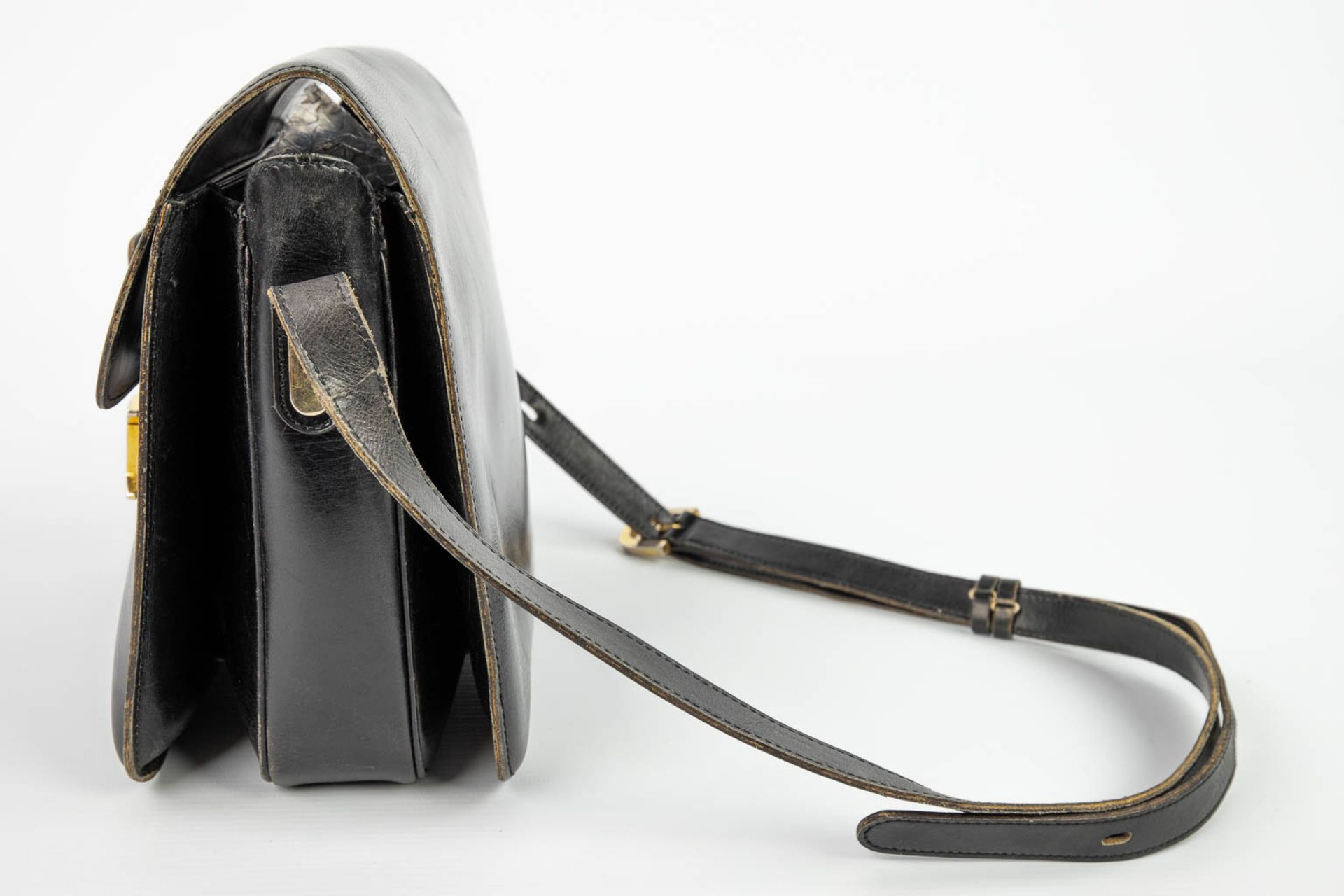 A purse made of black leather and marked Delvaux. (H:21cm) - Image 3 of 11