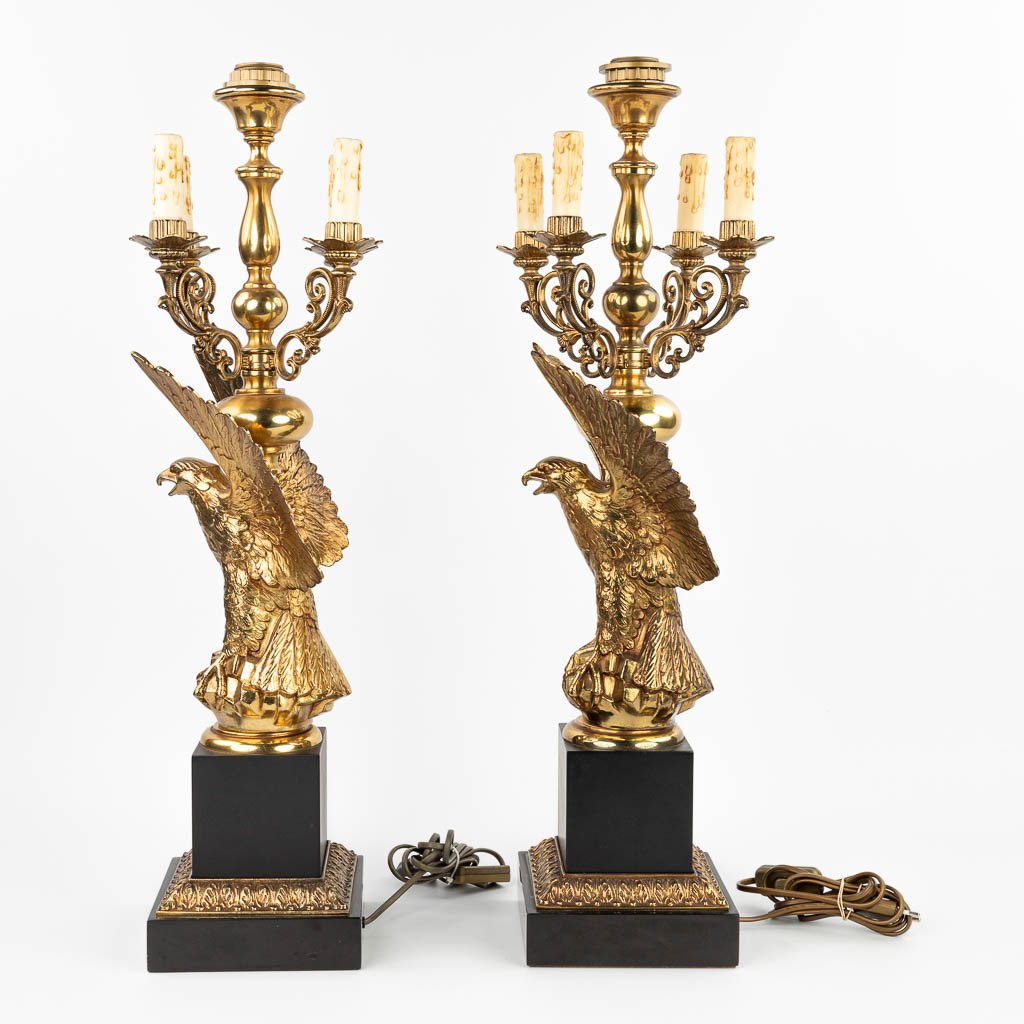 A pair of table lamps in the shape of an eagle made of gilt bronze in Hollywood Regency style. (H:71 - Image 5 of 9