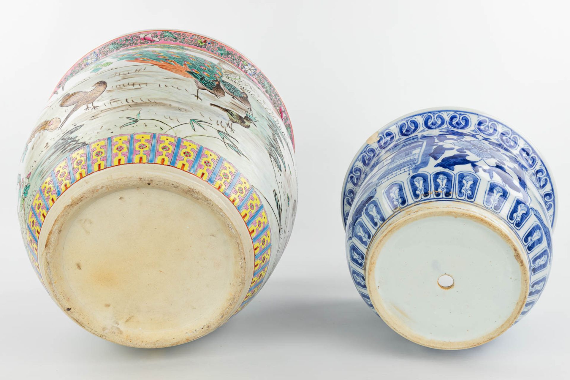 A set of 2 Chinese cache-pots made of porcelain of which 1 has a blue-white decor and the other a de - Image 9 of 15