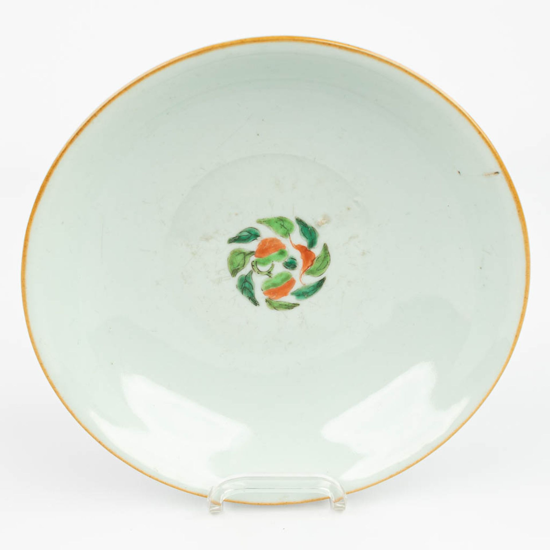 A collection of 7 Chinese and Japanese plates made of porcelain, Imari. - Image 2 of 13