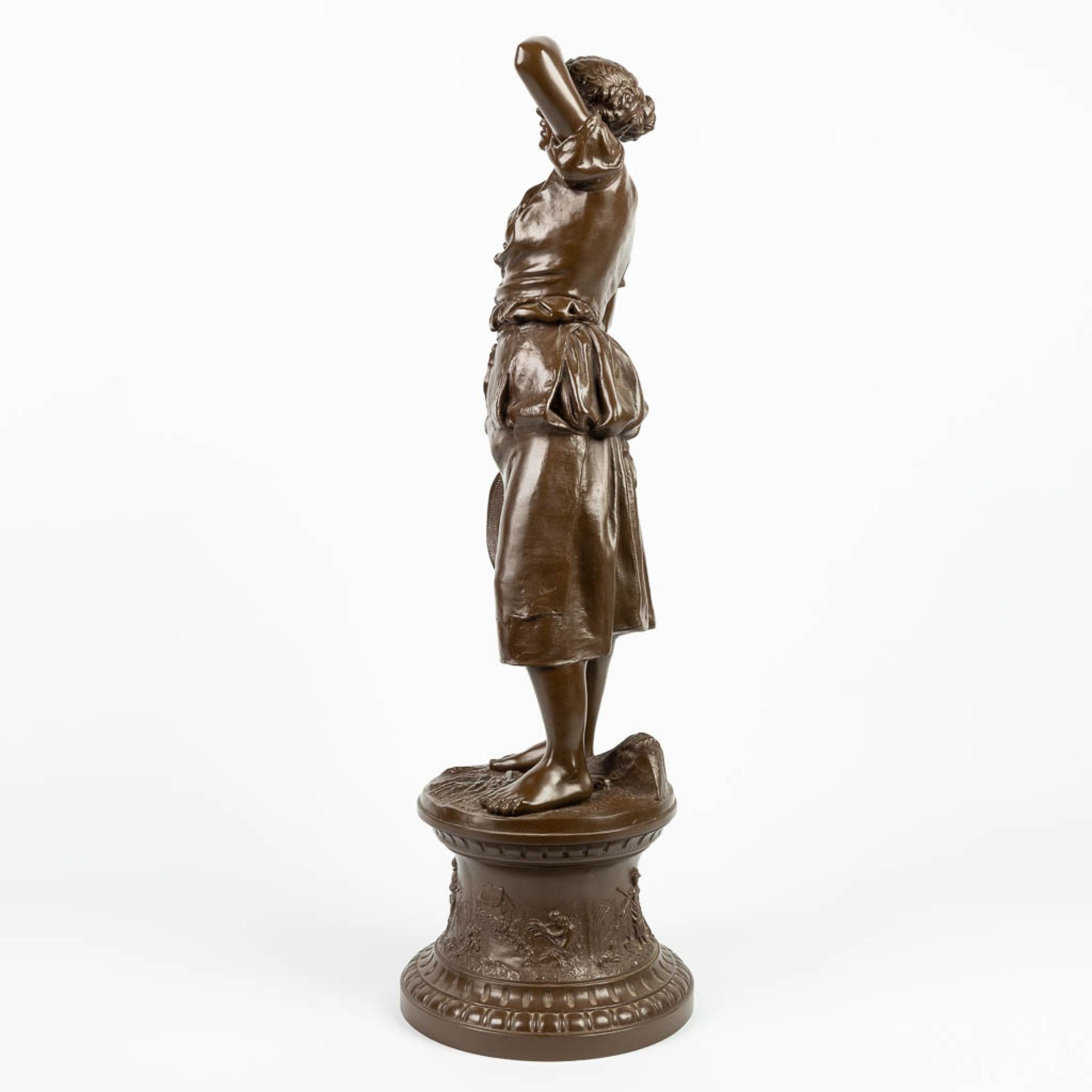 A statue of a lady, made of spelter. 20th century. (H:79cm) - Image 2 of 15