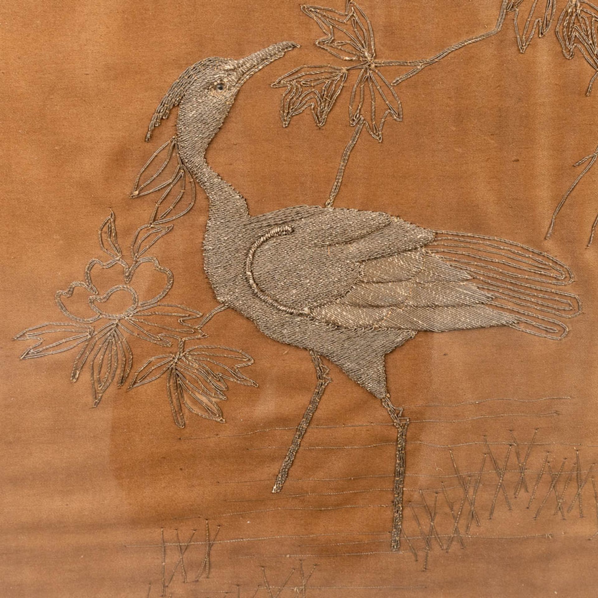 A Chinese embroidery with images of two birds, 19th C. (130 x 50 cm) - Bild 6 aus 6