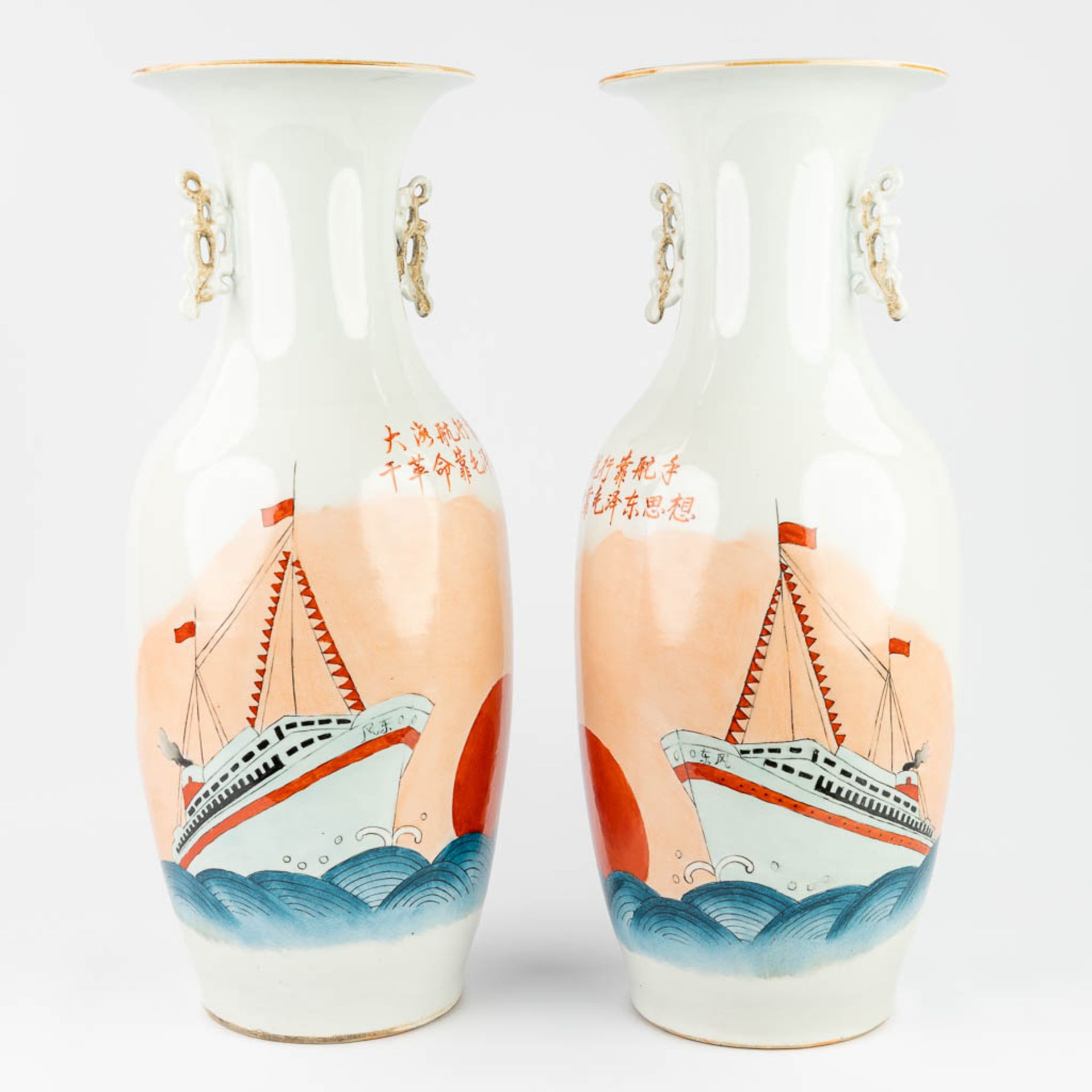 A pair of Chinese vases made of glazed porcelain, and decorated with ships (59,5 x 23 cm) - Image 10 of 14