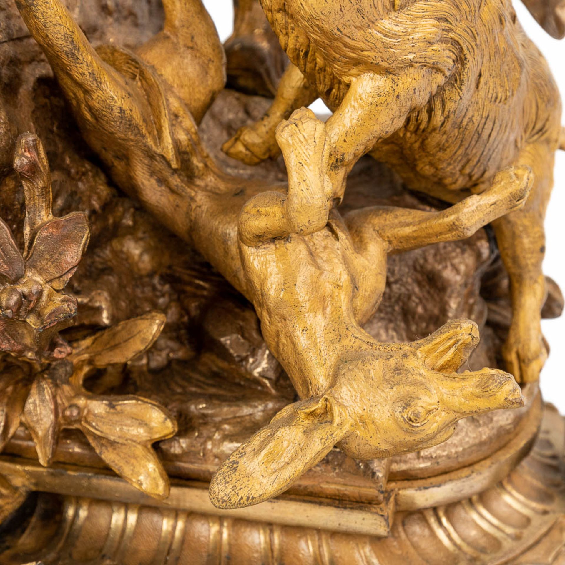An antique mantle clock with hunting scne, gold-plated spelter. (17 x 47 x 48cm) - Bild 18 aus 21