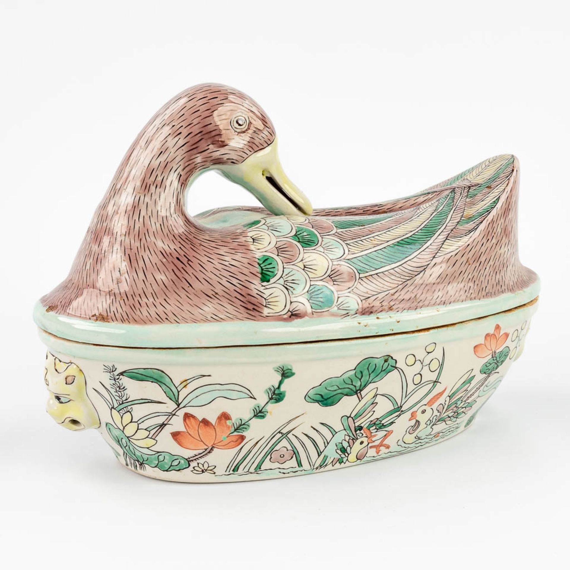 A figurative tureen in the shape of a duck, with hand-painted decor. (17 x 32 x 22cm) - Image 6 of 13