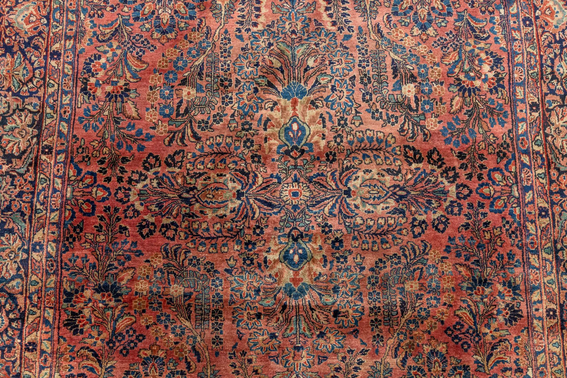 An Oriental hand-made carpet, Sarough. (370 x 268 cm)  - Bild 5 aus 7