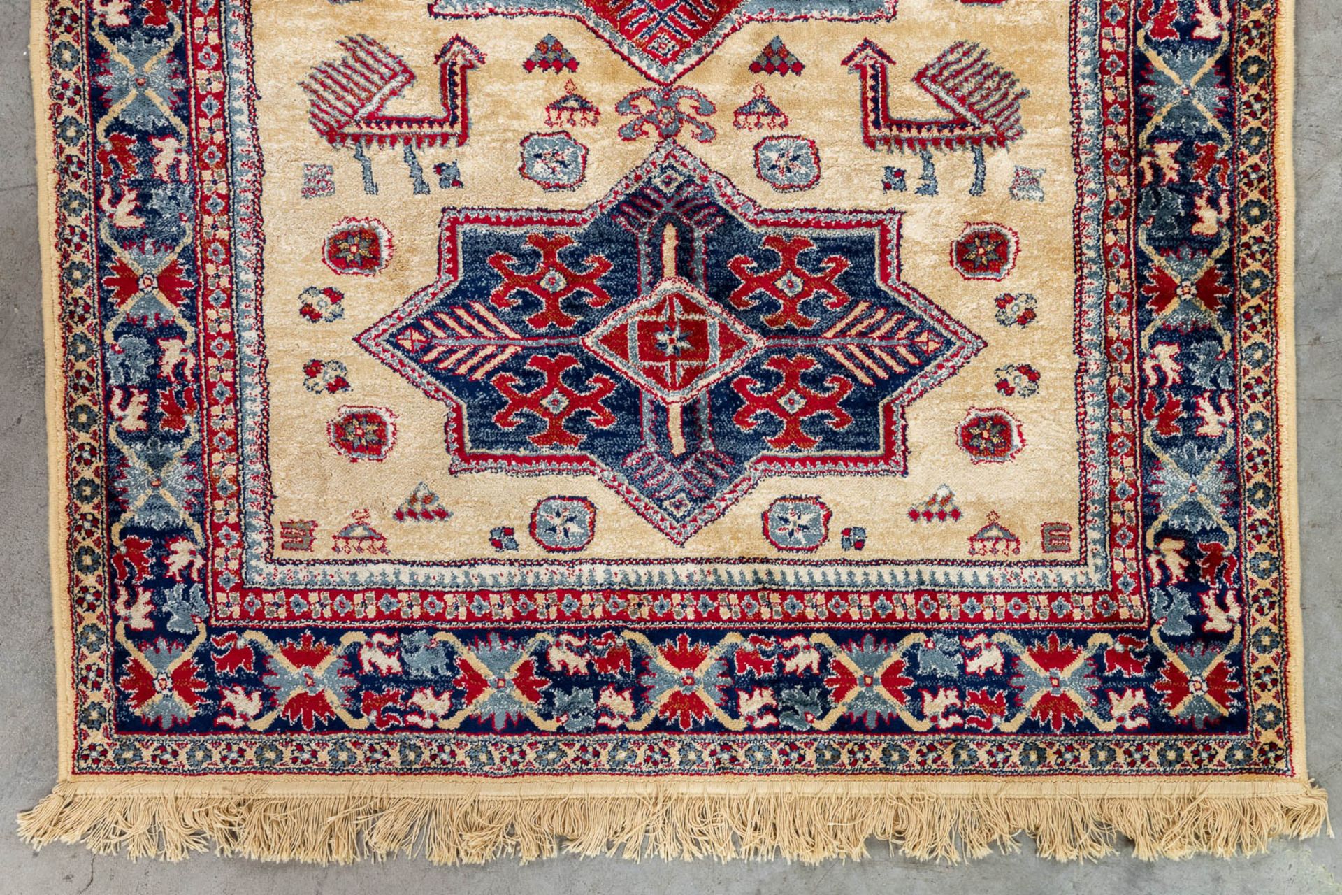 A collection of 5 machine made carpets, made of silk and wool. 20th C. - Image 22 of 39