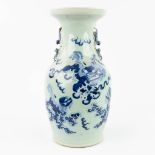 A Chinese vase decorated with a blue-white foo dog (42 x 21 cm)