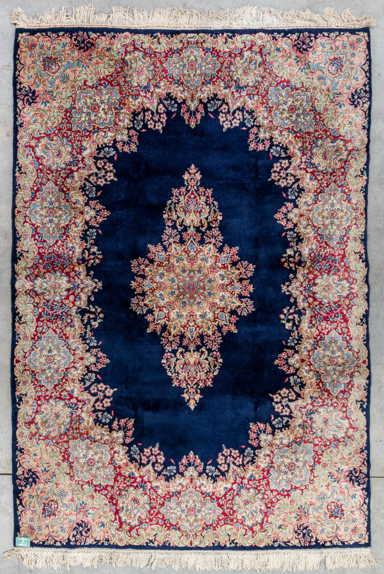 An Oriental hand-made carpet, Kerman. (310 x 215 cm) - Image 5 of 7