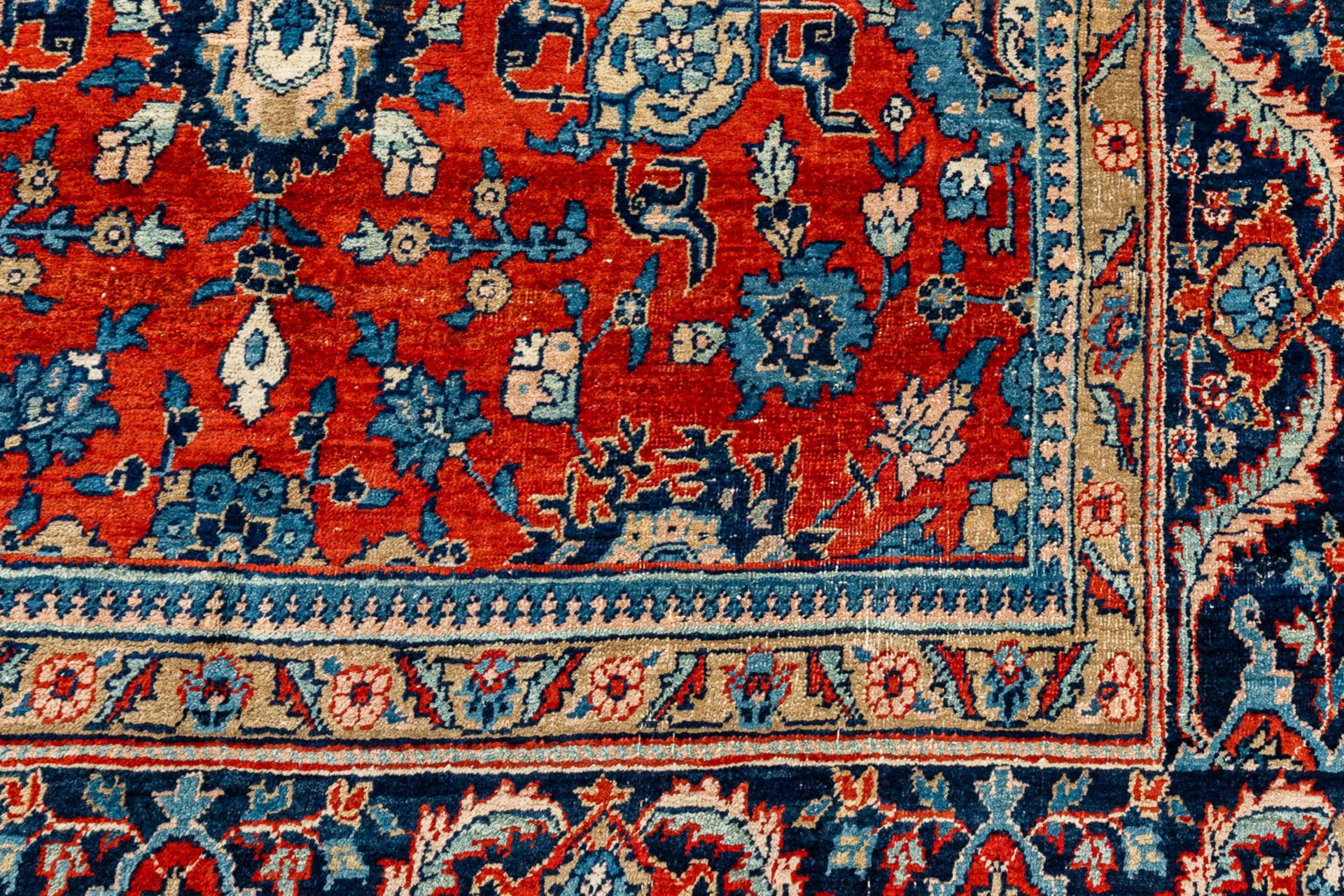 An Oriental hand-made carpet, Sarough. (315 x 230 cm) - Image 8 of 9