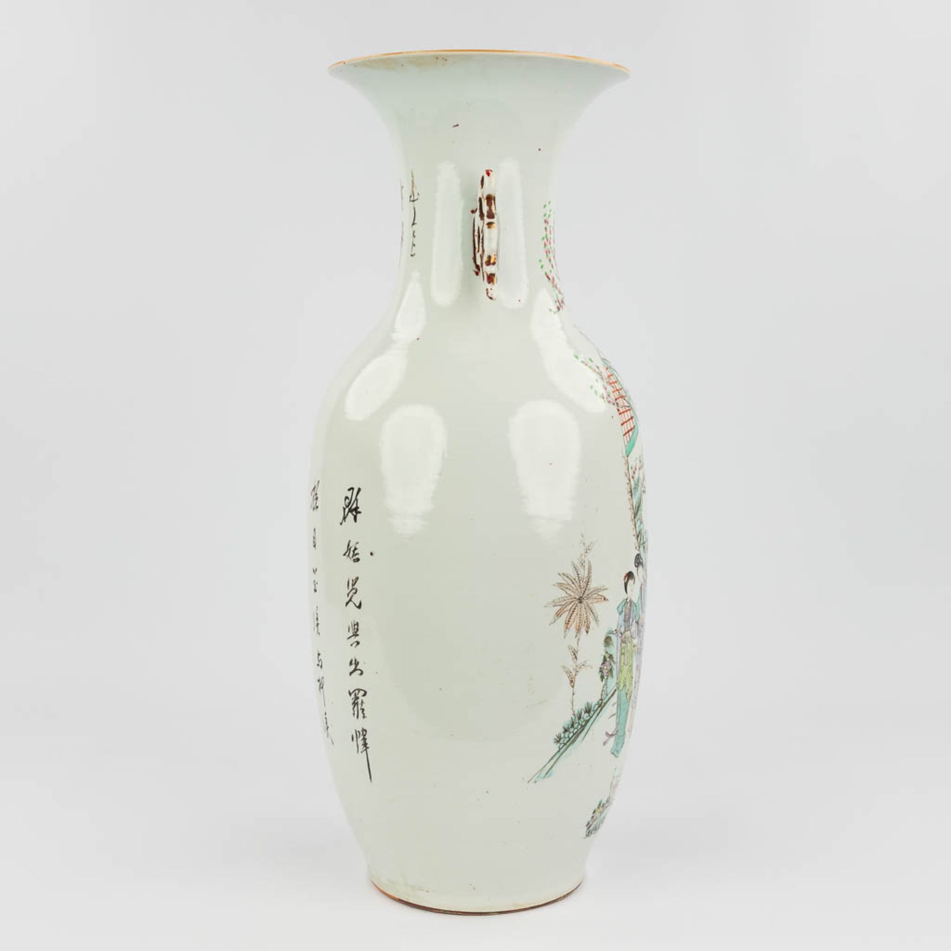A Chinese vase decorated with ladies in the garden. 19th/20th C. (58 x 23 cm) - Image 2 of 13