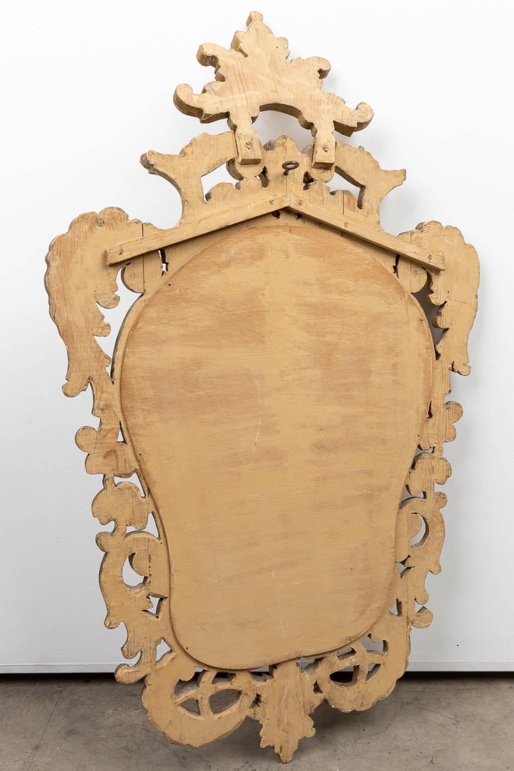 A mirror made of sculptured wood in Louis XVI style. 20th C. (56 x 95cm) - Image 4 of 8