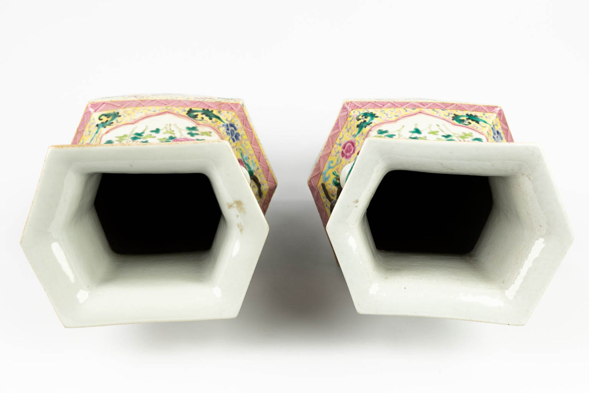 A pair of hexagonal Chinese vases made of porcelain (18 x 22 x 46 cm) - Image 2 of 17