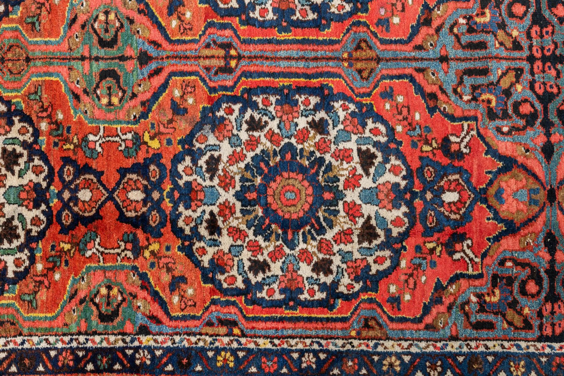 An Oriental hand-made carpet. Bokhara (400 x 185 cm) - Image 4 of 6