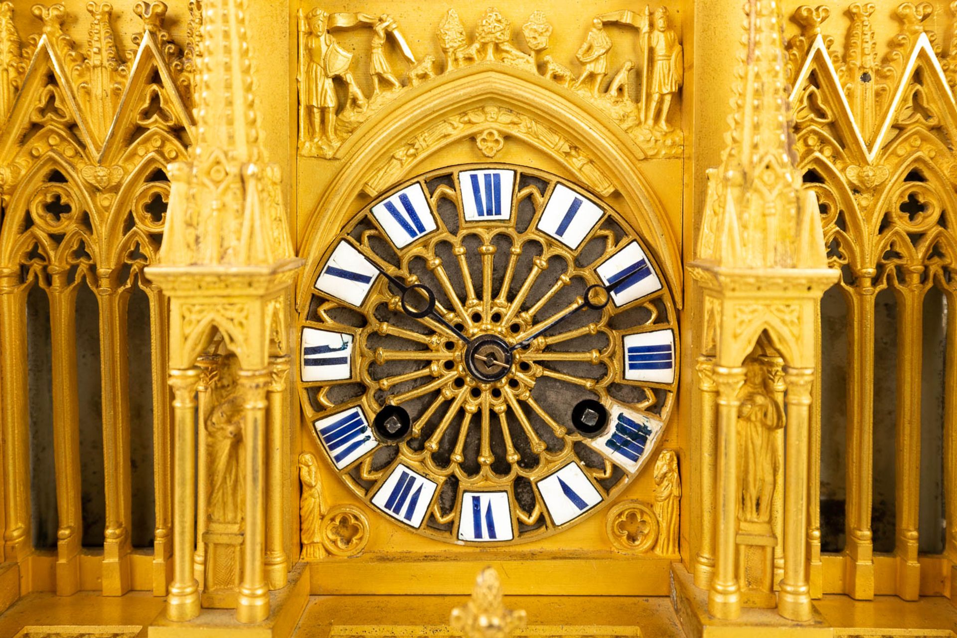 Cathedrale de Reims, an exceptional mantle clock made of gilt bronze. (15 x 31 x 47cm) - Image 11 of 16