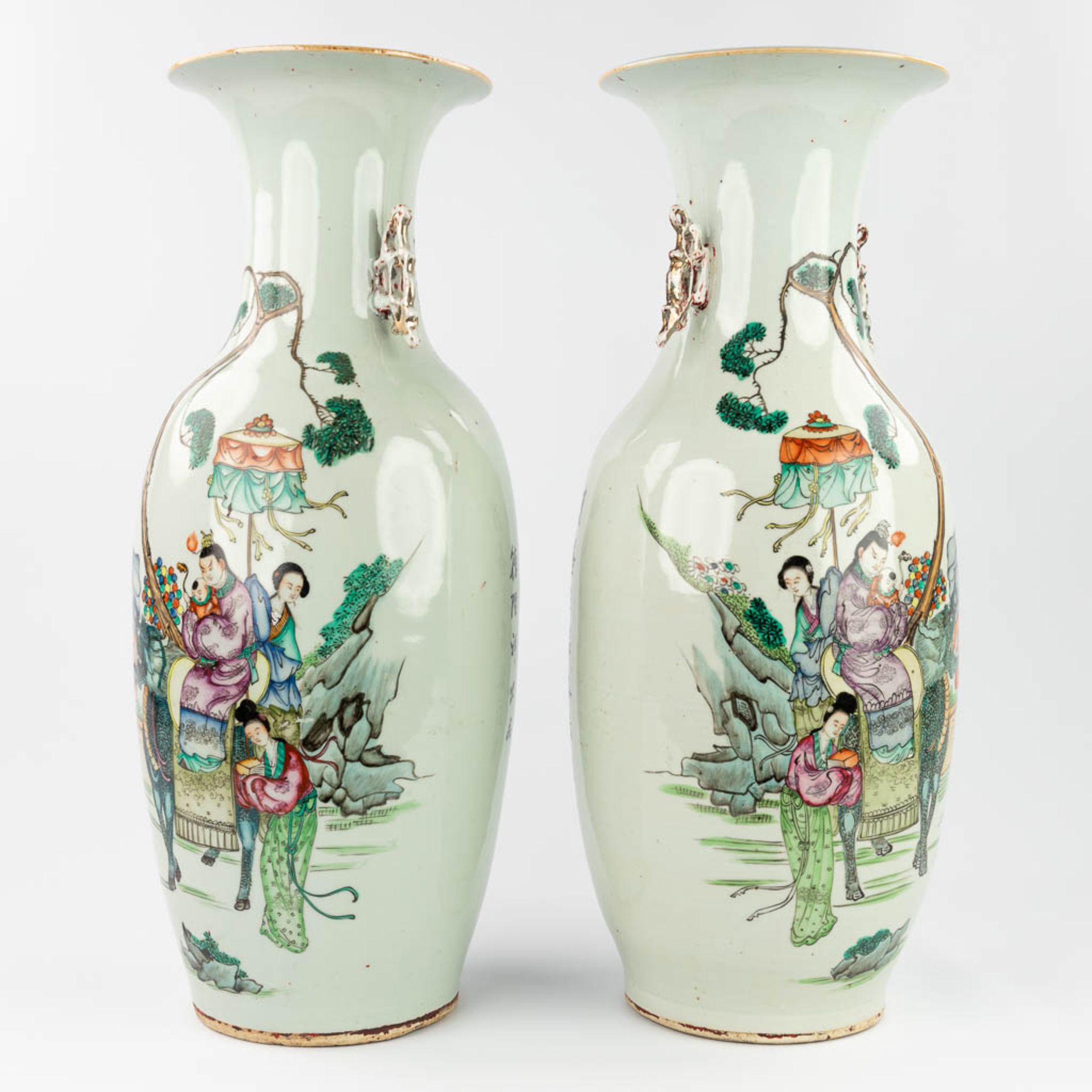 A pair of Chinese vases made of porcelain and decorated with mythological figurines. (58 x 22 cm) - Bild 6 aus 13