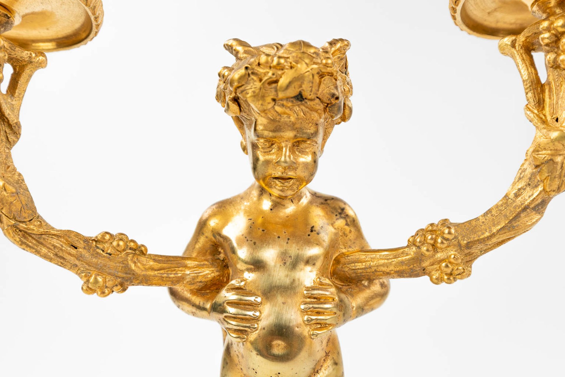 A pair of candelabra with Satyr figurines, made of gold-plated bronze. (13 x 21 x 30,5cm) - Bild 10 aus 13