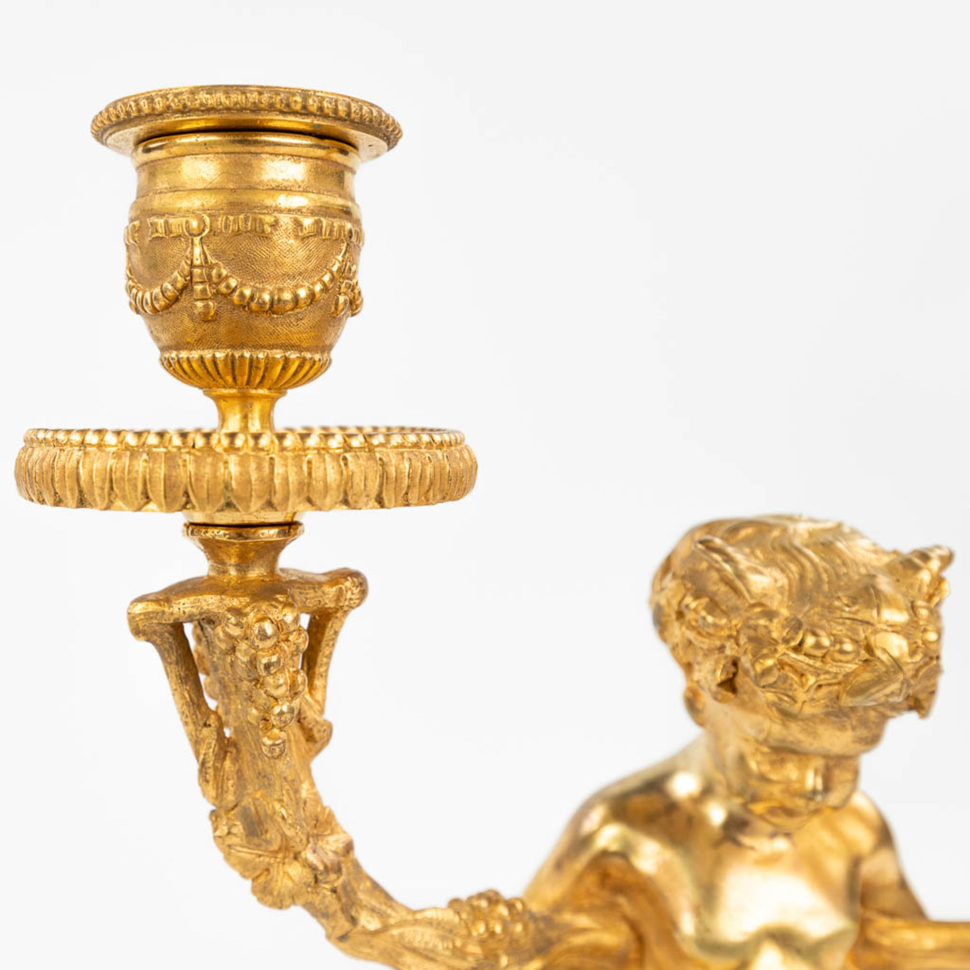 A pair of candelabra with Satyr figurines, made of gold-plated bronze. (13 x 21 x 30,5cm) - Bild 8 aus 13