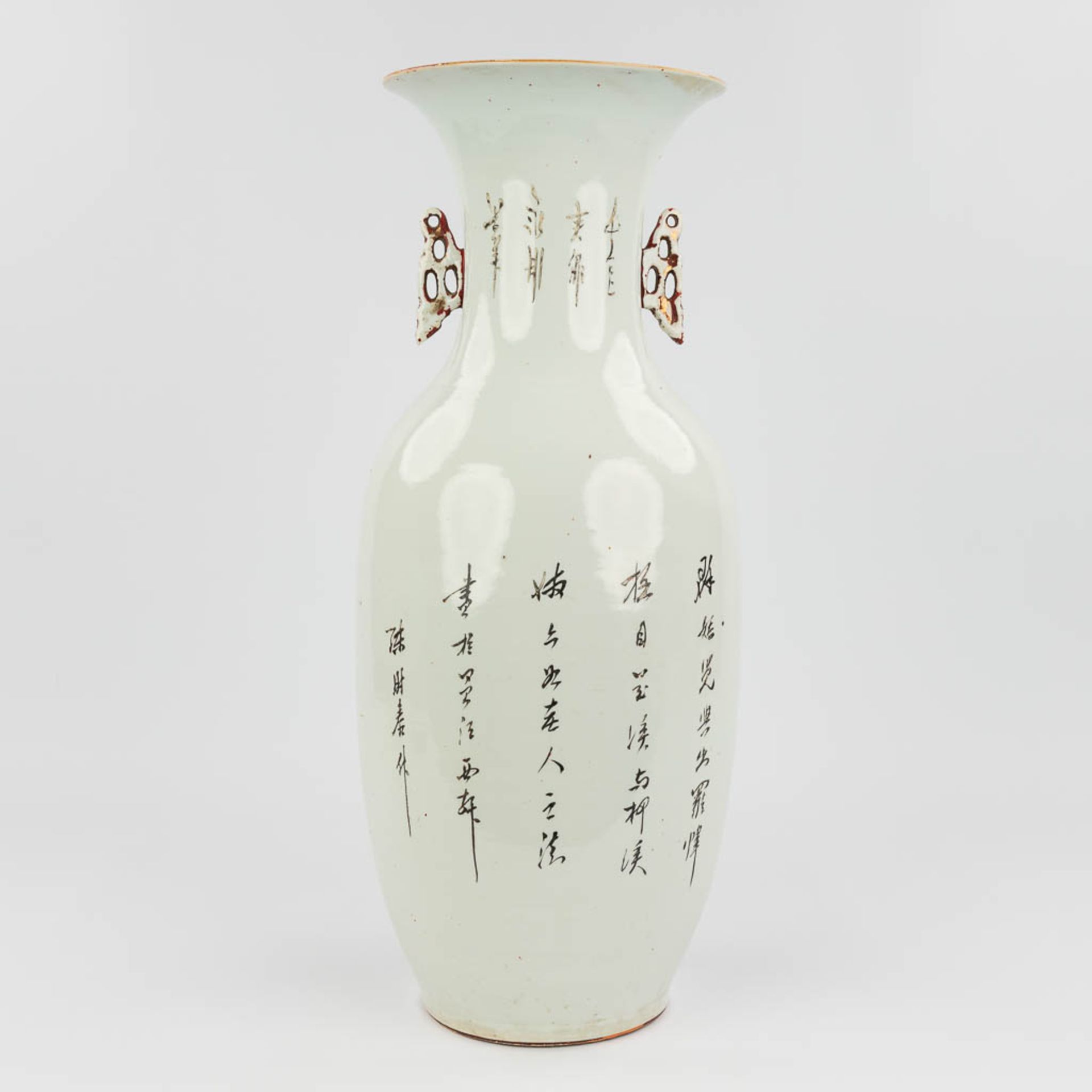 A Chinese vase decorated with ladies in the garden. 19th/20th C. (58 x 23 cm) - Image 4 of 13
