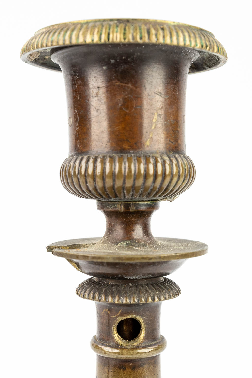 A pair of candlesticks made of bronze and mounted on an onyx base. Empire period (9,5 x 9,5 x 25,7cm - Image 9 of 13