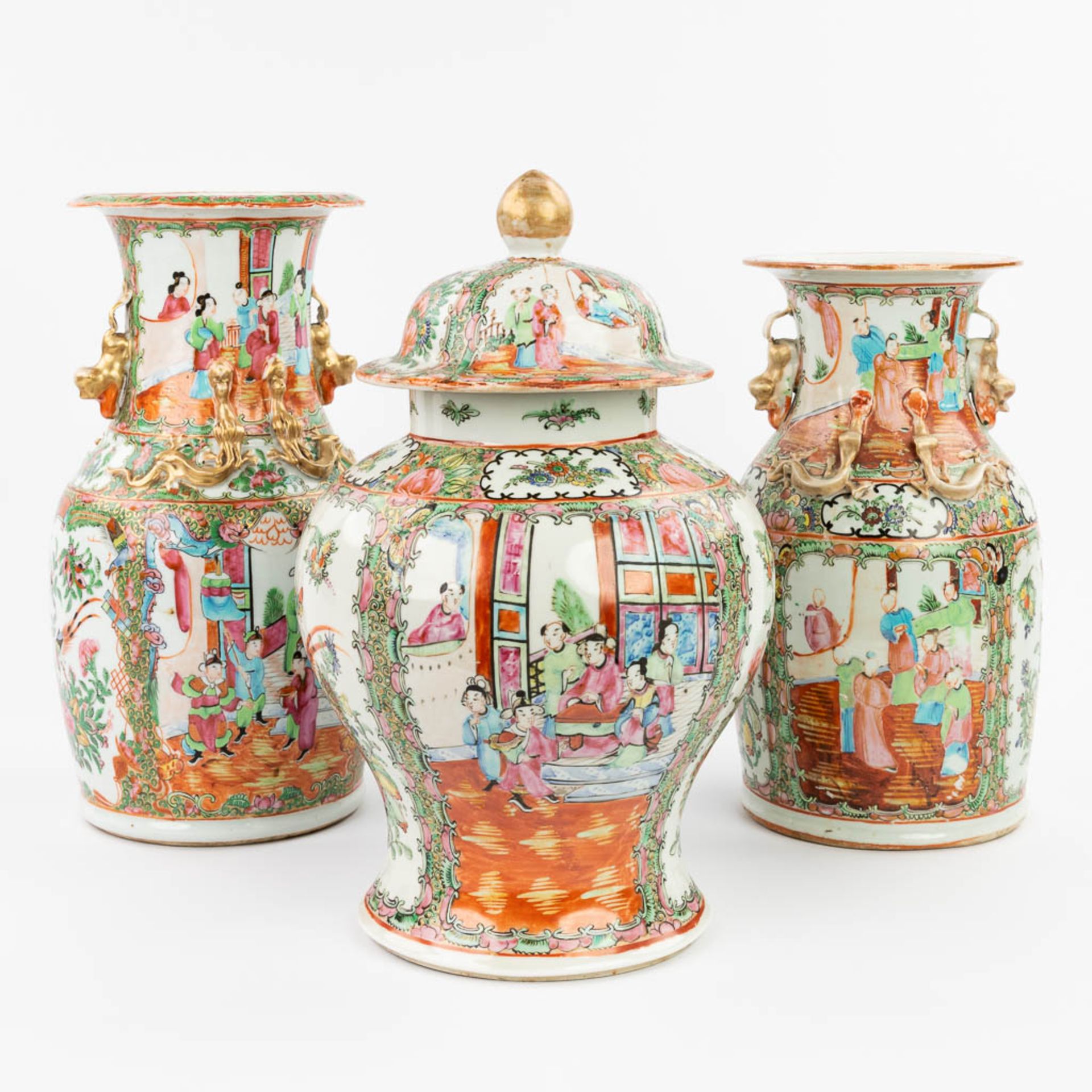 A collection of 3 Chinese vases with Kanton decor (38 x 23 cm)
