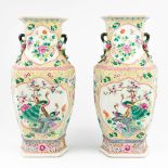 A pair of hexagonal Chinese vases made of porcelain (18 x 22 x 46 cm)
