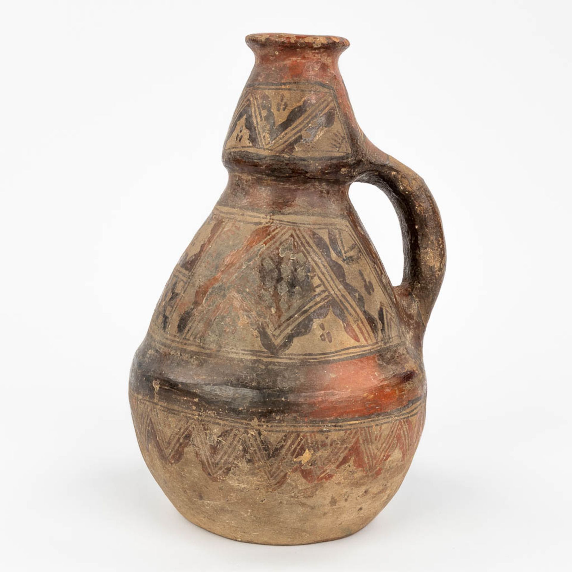 A vase probably of Northern African origin. (24 x 15cm) - Image 6 of 14